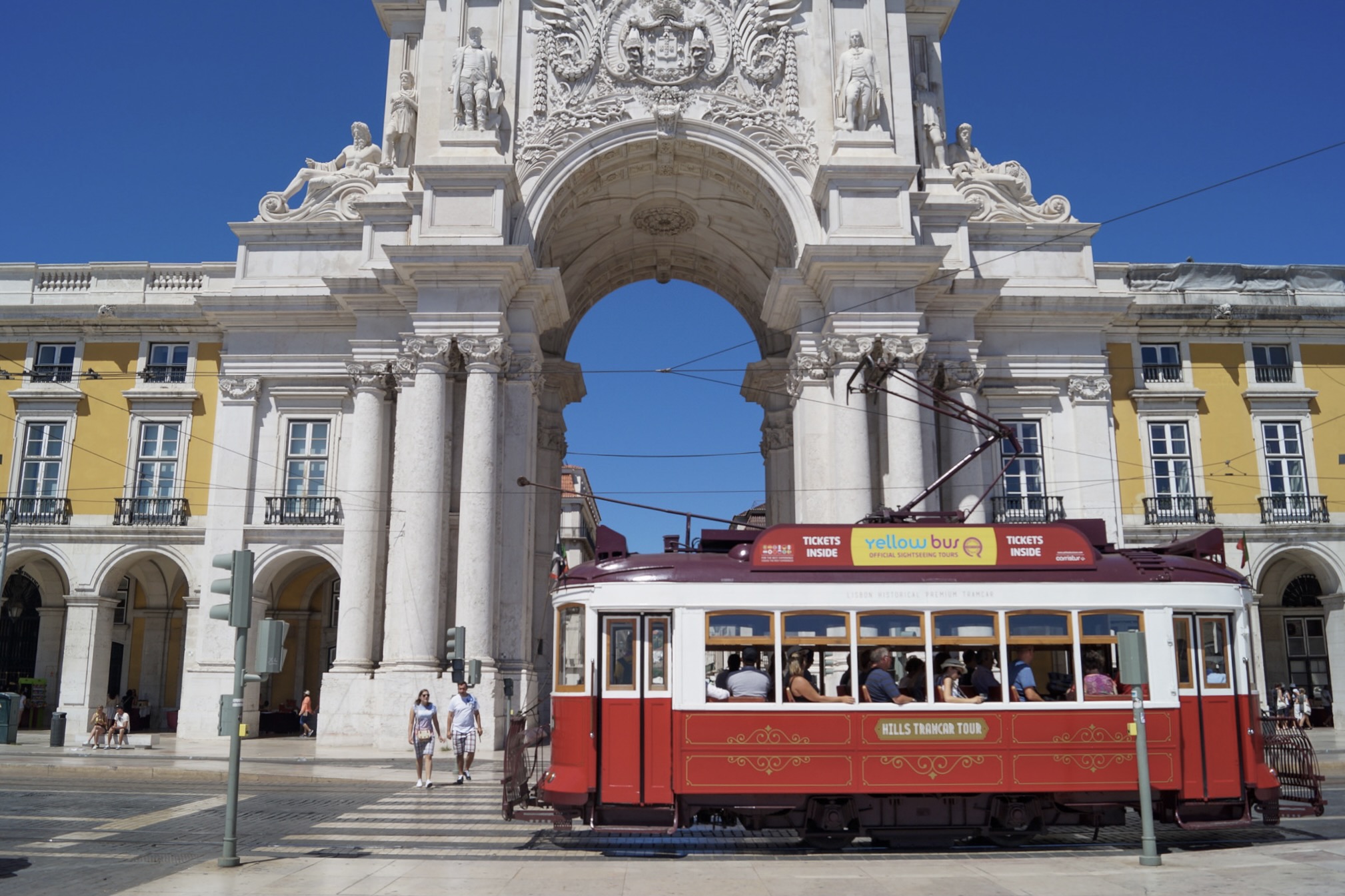 Im Herzen von Lissabon fährt die historische Straßenbahn