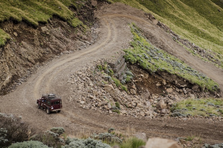 Die Schotterpiste am Sani Pass in Südafrika