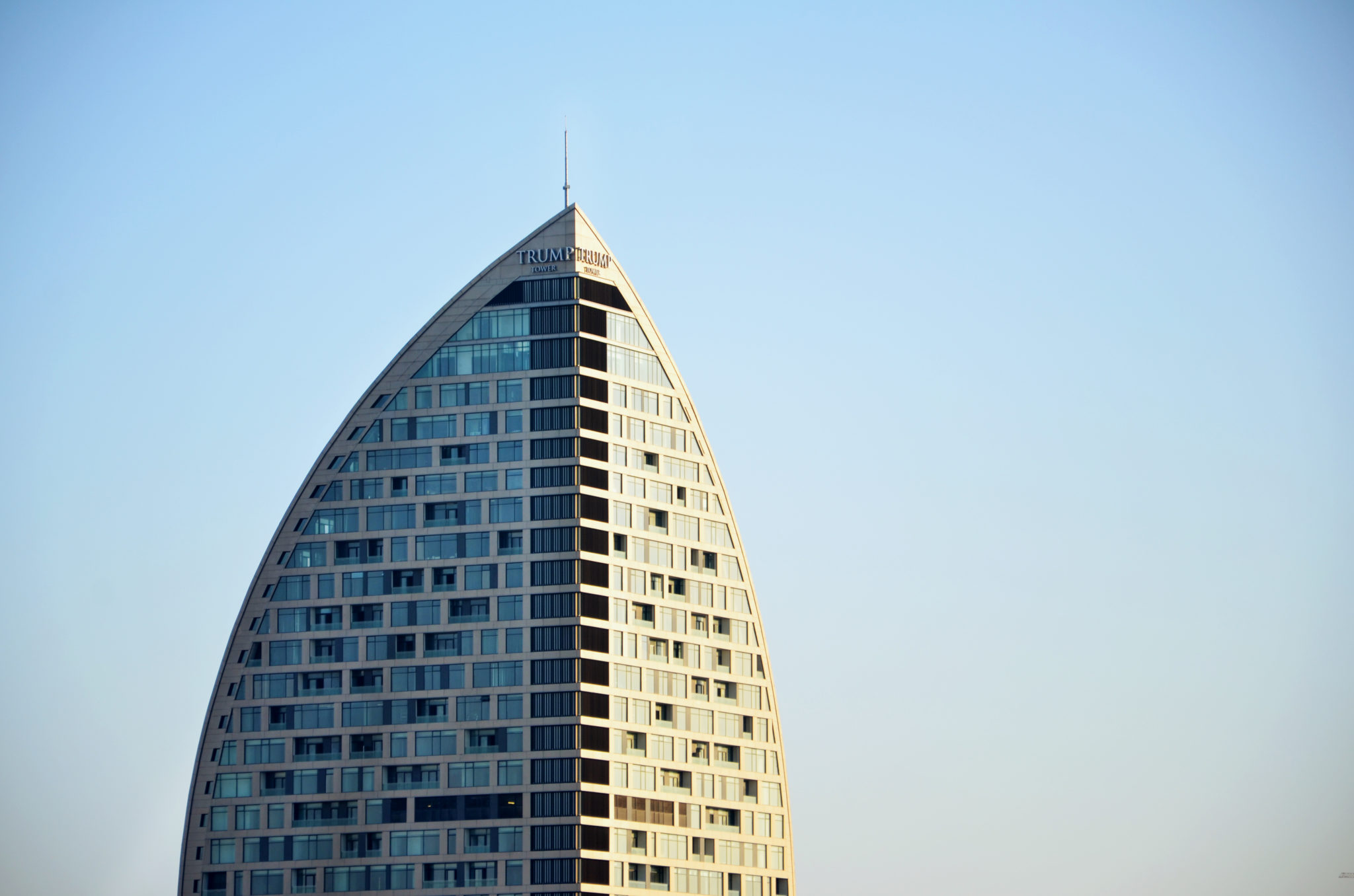 Must-See auf Aserbaidschan Reisen: Der Trump Tower Baku