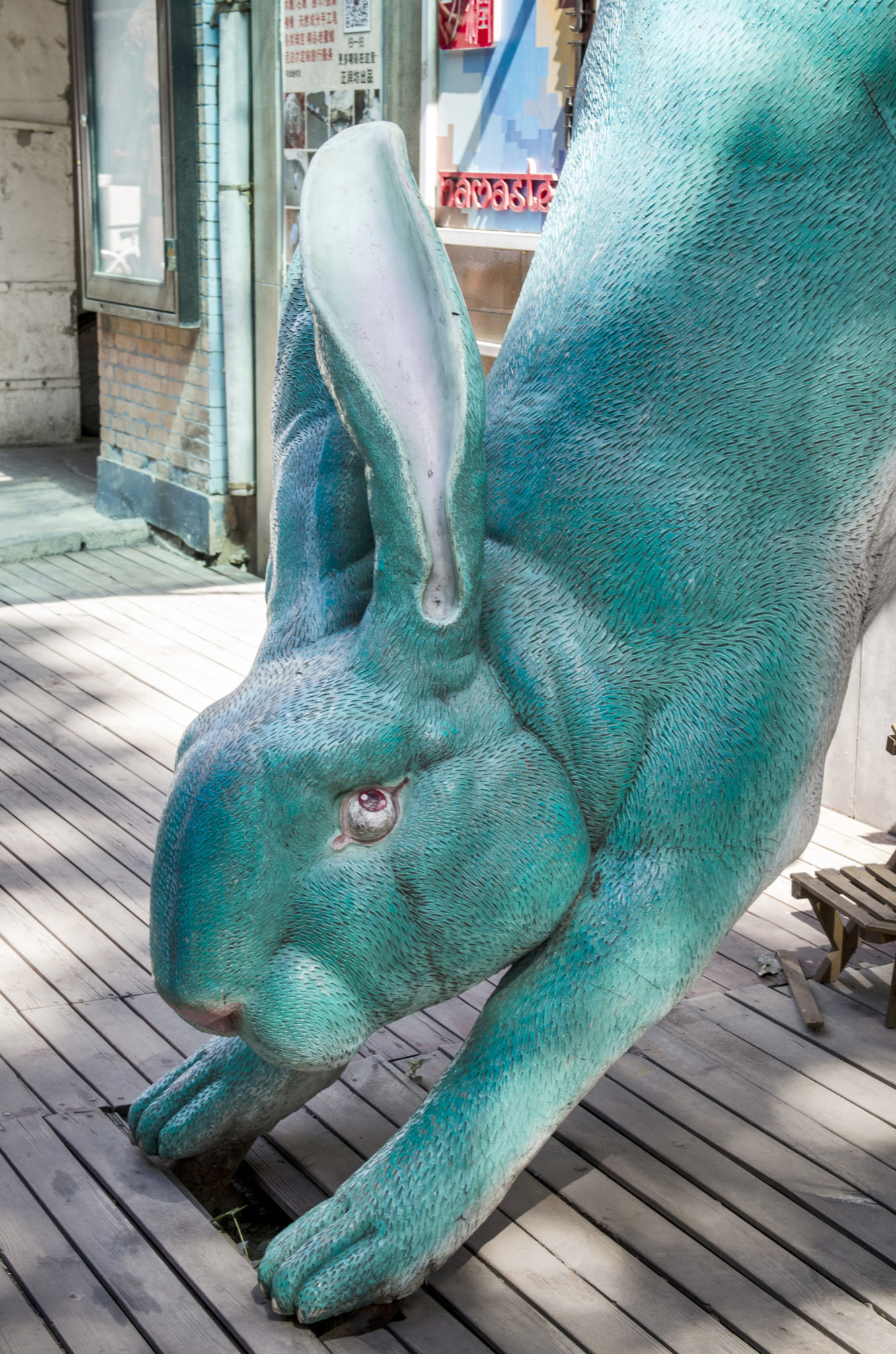 Ein riesiger Hase im Kunstviertel 798 Art District in Peking