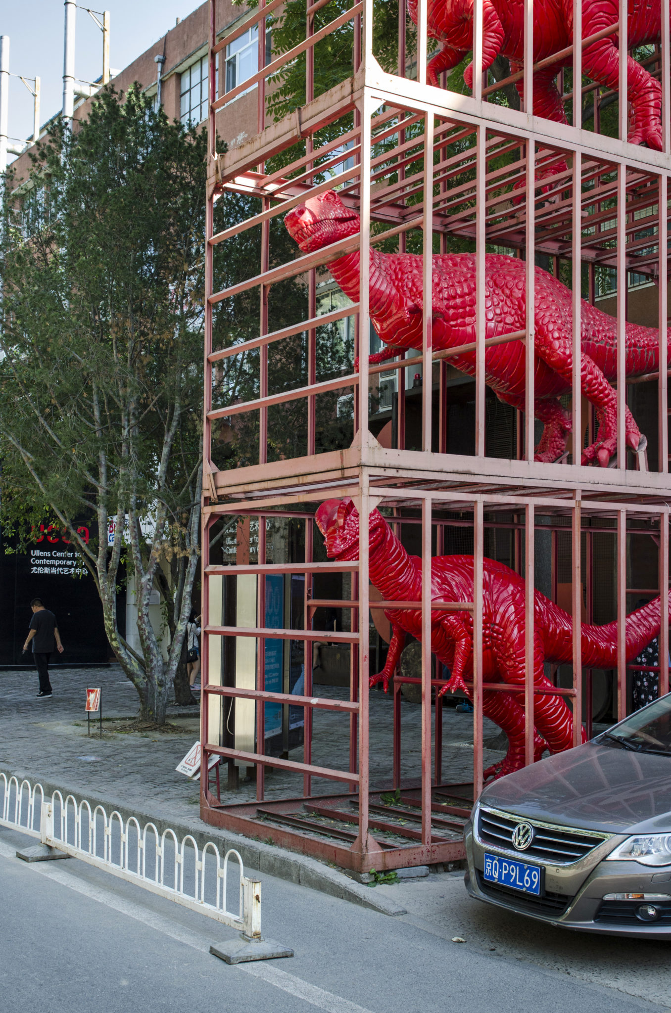 Dinosaurier-Skulpturen im Kunstviertel 798 Art District in Peking