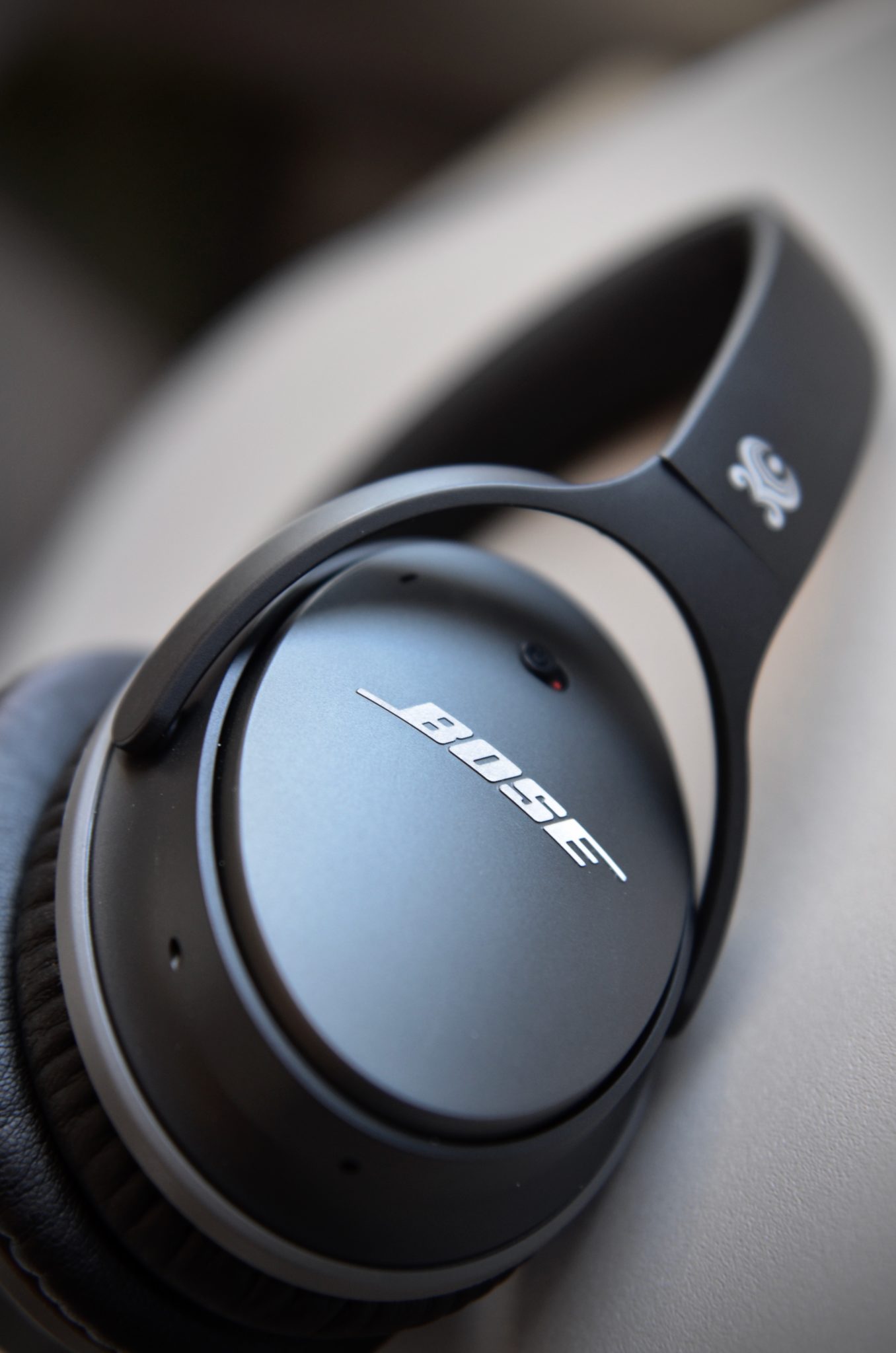 Bose Noise-Cancelling-Kopfhörer im Flugzeug der Hainan Airlines Business Class