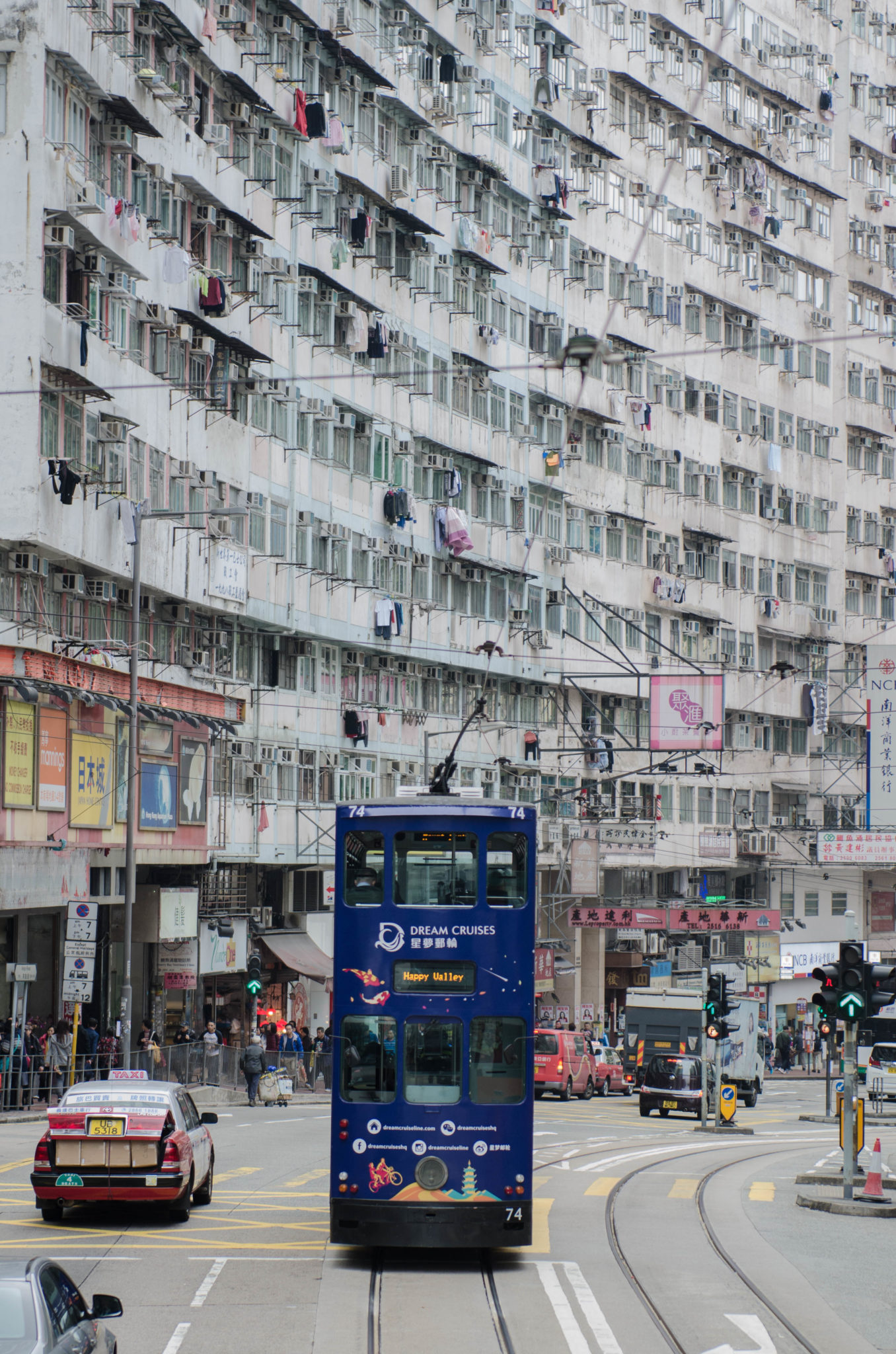 Die Tram führt an vielen Sehenswürdigkeiten in Hongkong vorbei