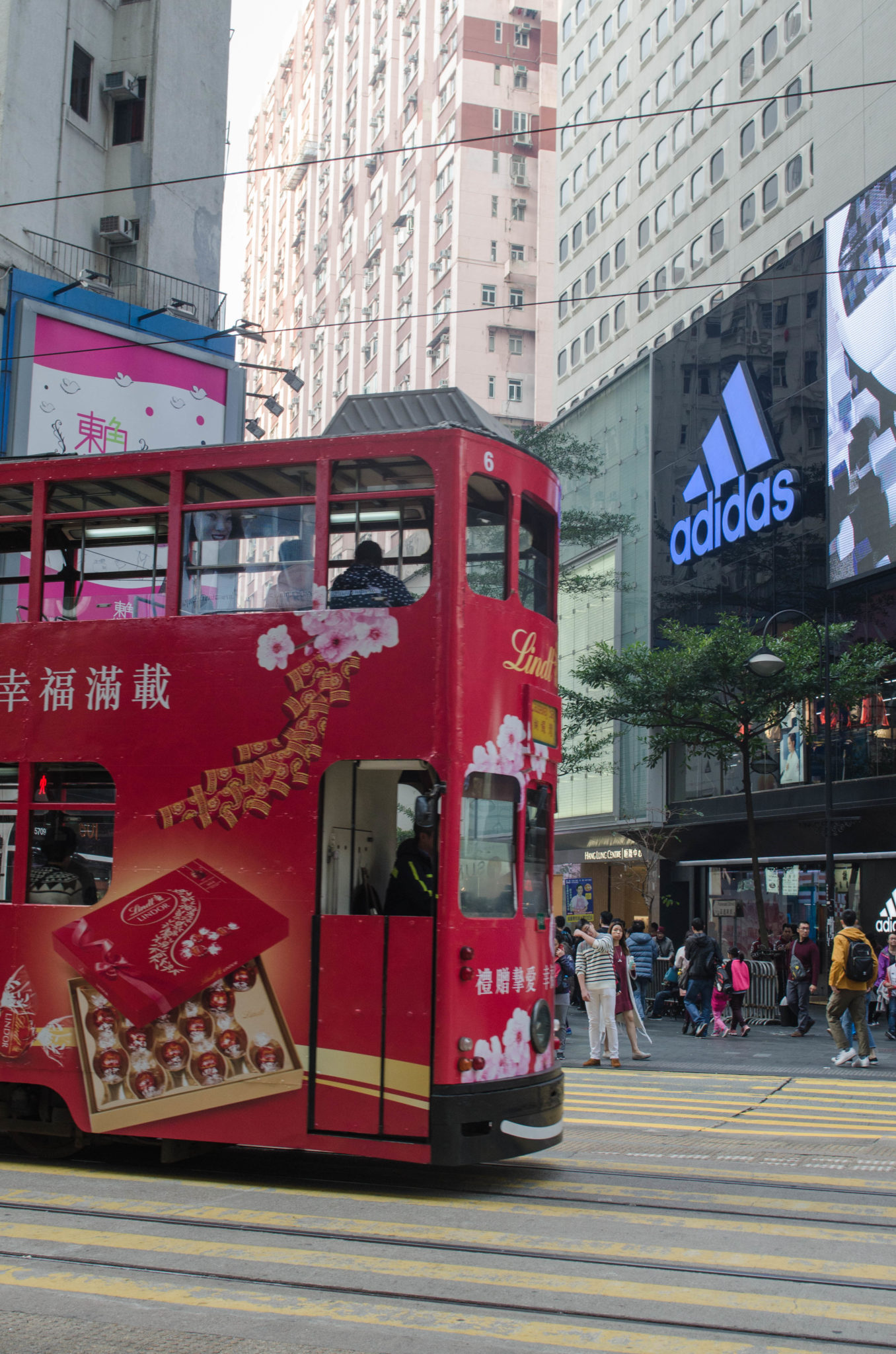 Die Hong Kong Tram fährt direkt vor dem Hotel ab.