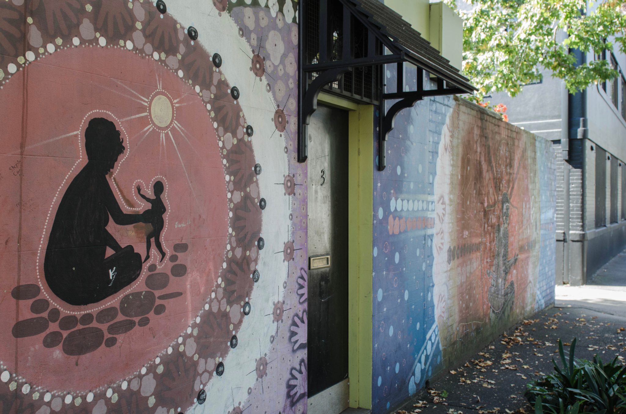 Redfern Sydney: Diese Malereien findet man heute am Aboriginal Community Centre