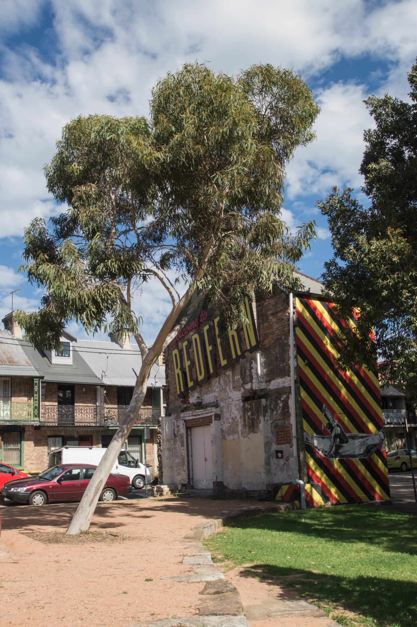 Ein bunt bemaltes Gebäude in Redfern