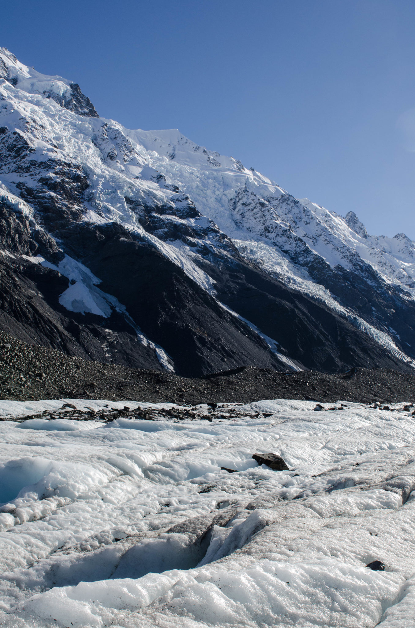 Eis und raue Berge am Mount Cook auf der Südinsel