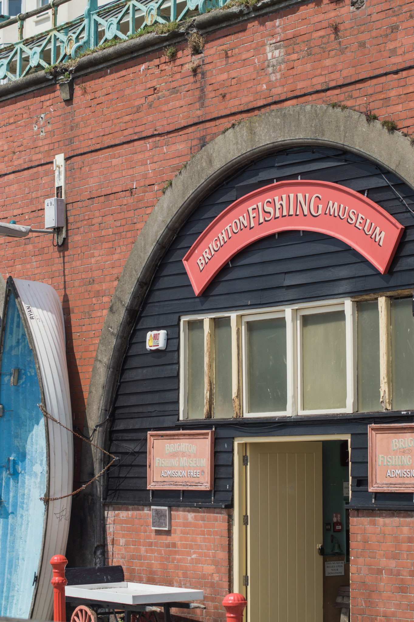 Bei Jack and Linda Mills Traditional Fish Smokery am Brighton Beach gibt's die besten Fischbrötchen.