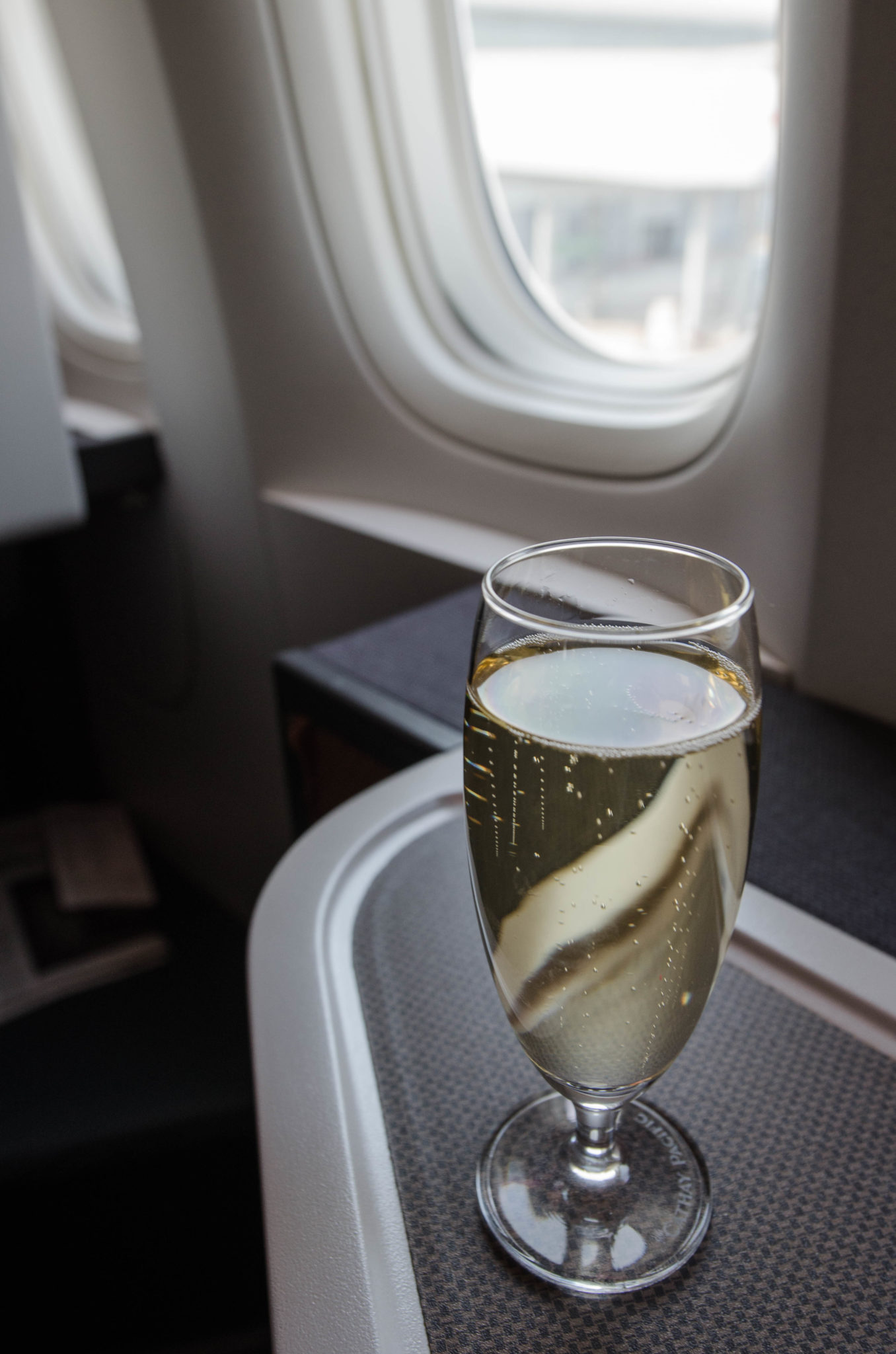 Der Flug in der Cathay Pacific Business Class startet gediegen.