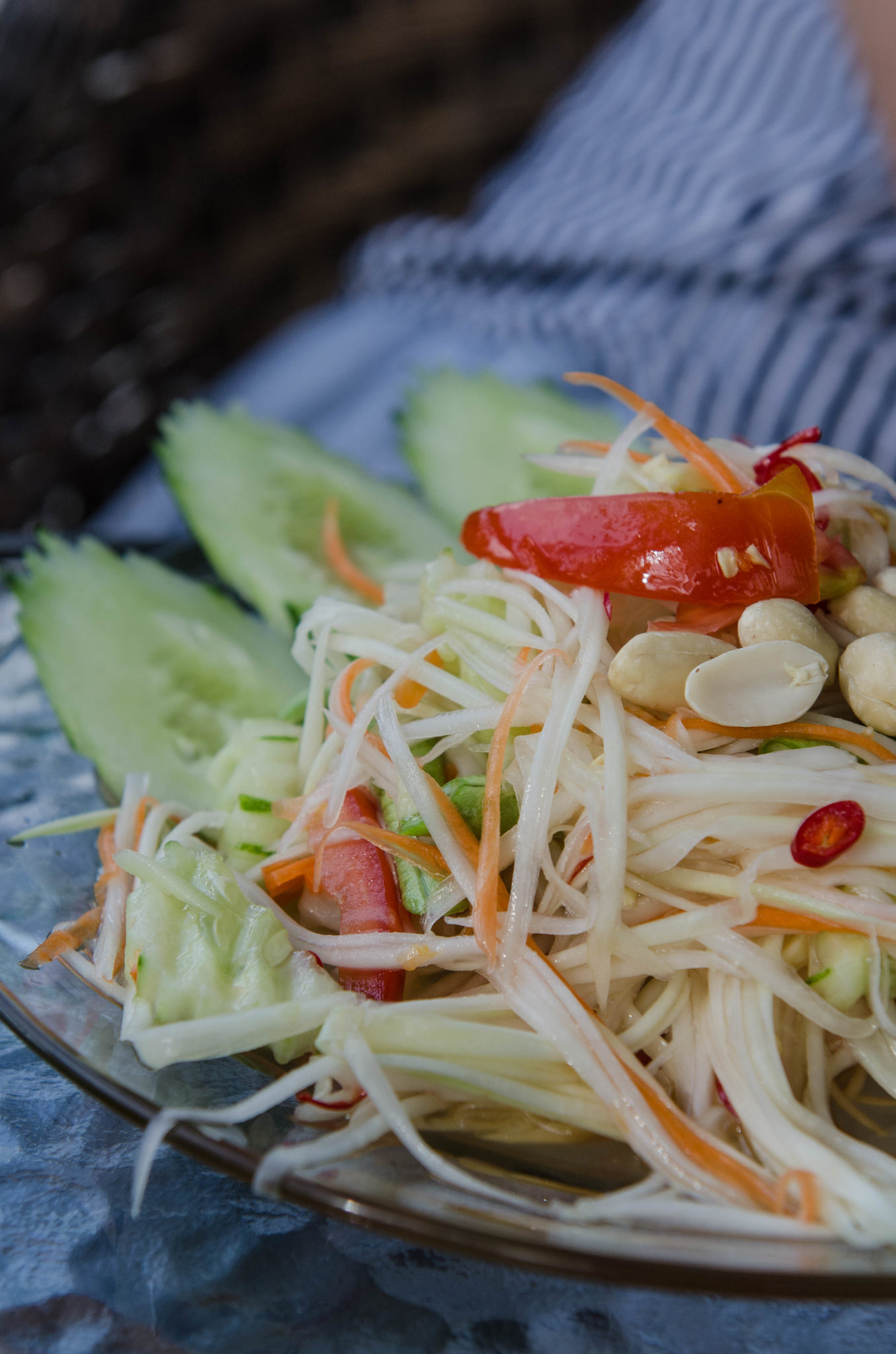Papaya Salat ist eines der erfrischendsten Gerichte in Thailand