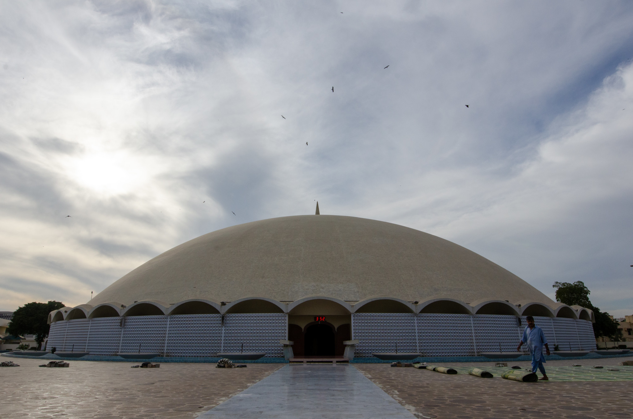 Diese Moschee in Karatschi gehört zu den modernsten des Landes