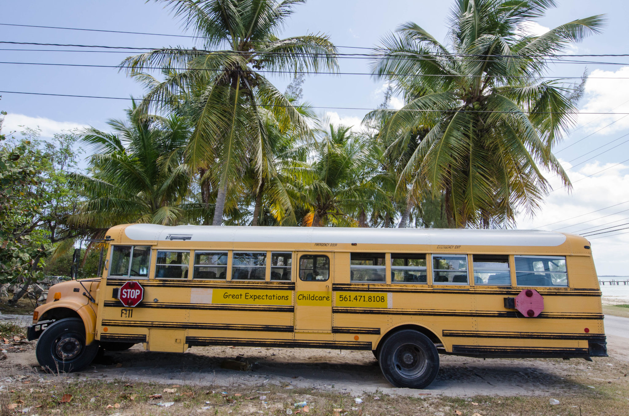 Schulbus auf den Bahamas