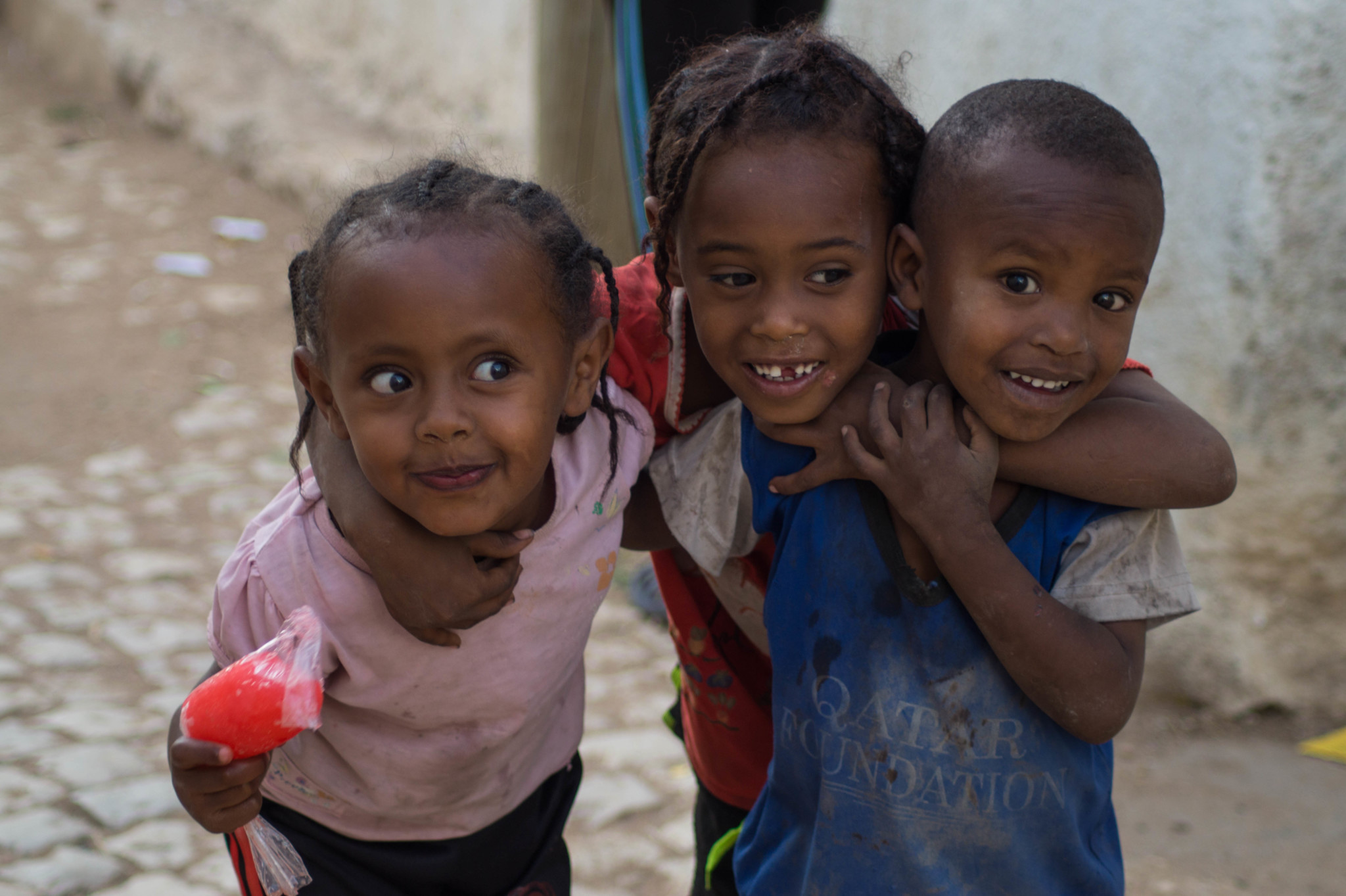 Kinder in Harar machen die Unterhaltungen auf amharisch einfach