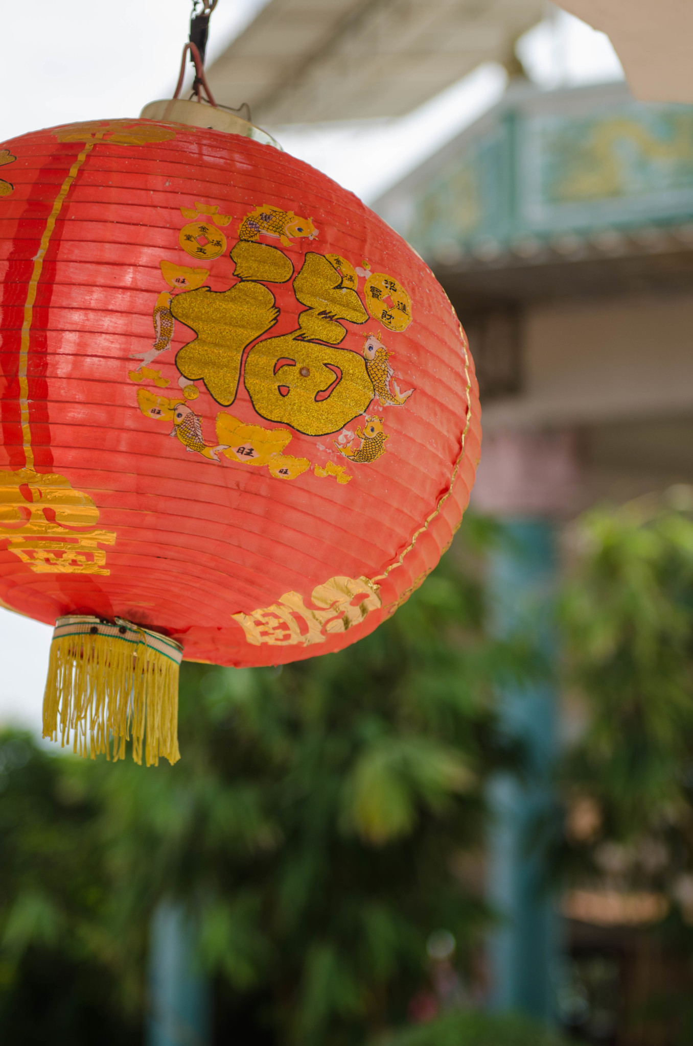 Ein roter Lampion am Khao Matsee Aussichtspunkt