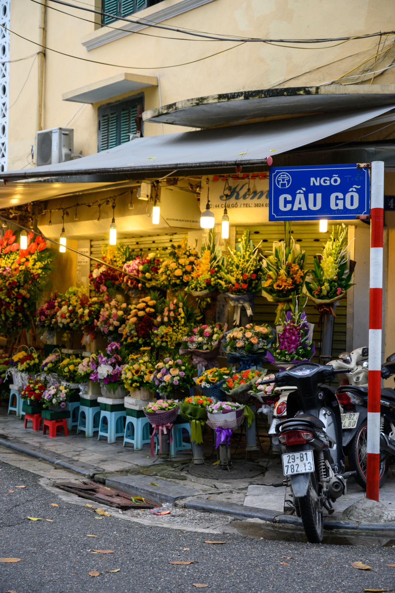Blumenladen in der Altstadt Old Quarter in Vietnam