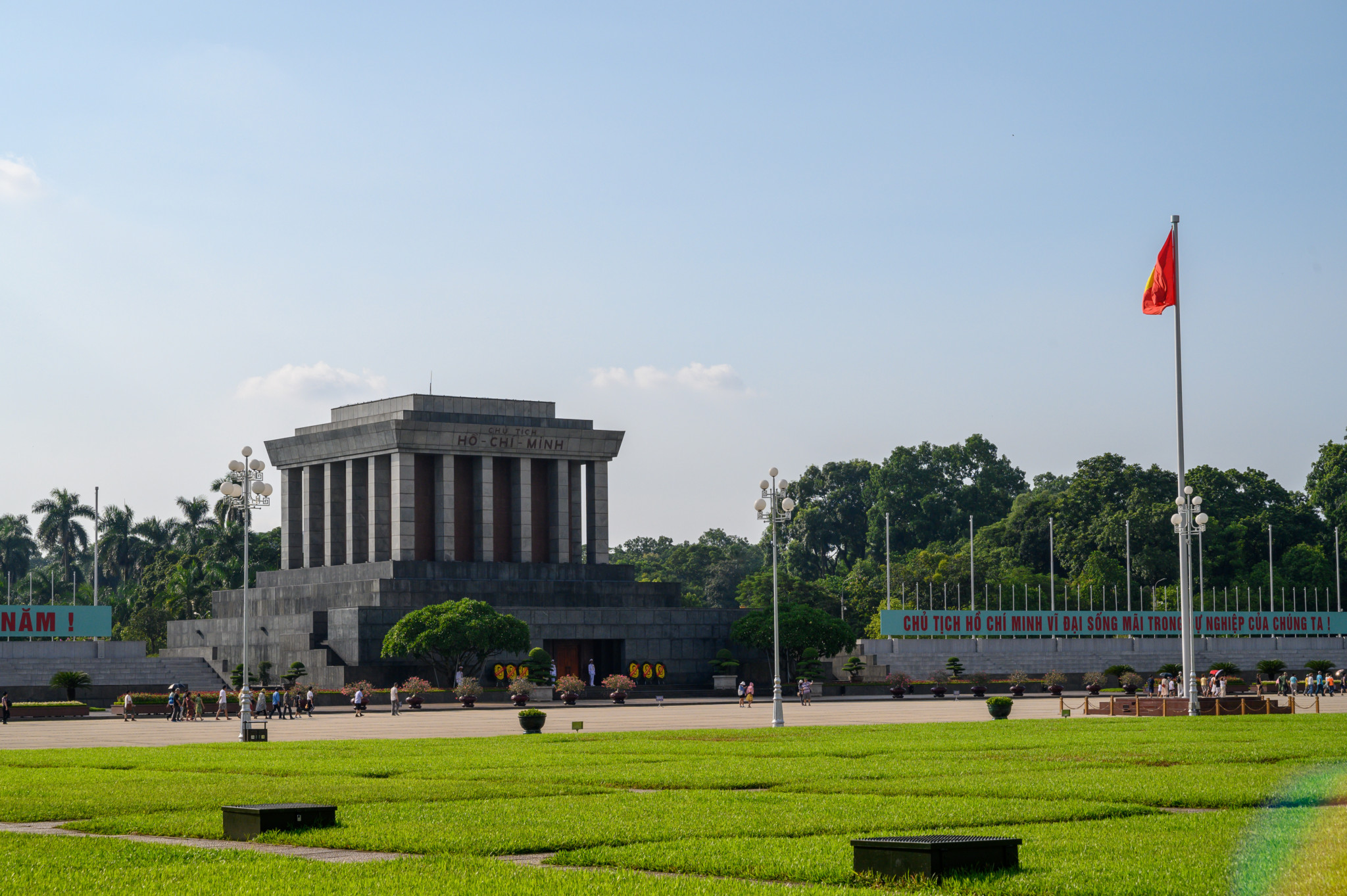 Ho Chi Minh Mausoleum in Hanoi ist eine tolle Sehenswürdigkeit