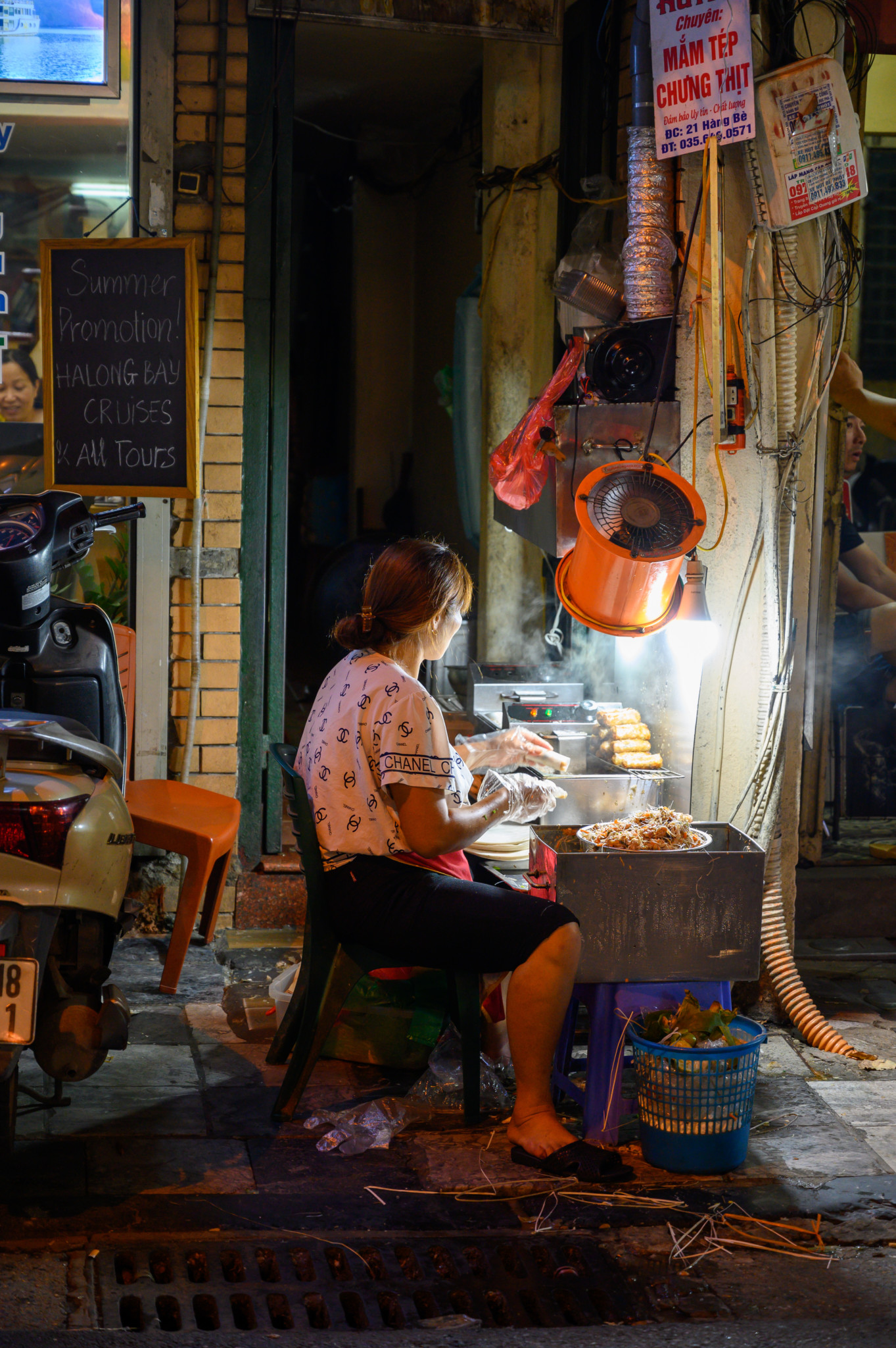 Streetfood-Stand in der vietnamesischen Hauptstadt Hanoi