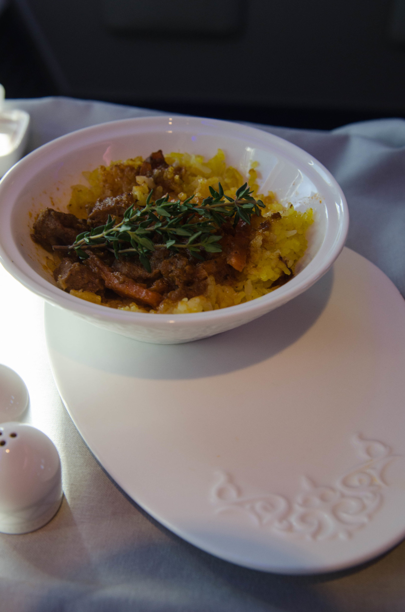 Essen und Trinken in der Business Class von Air Astana auf Langstrecke in der 757