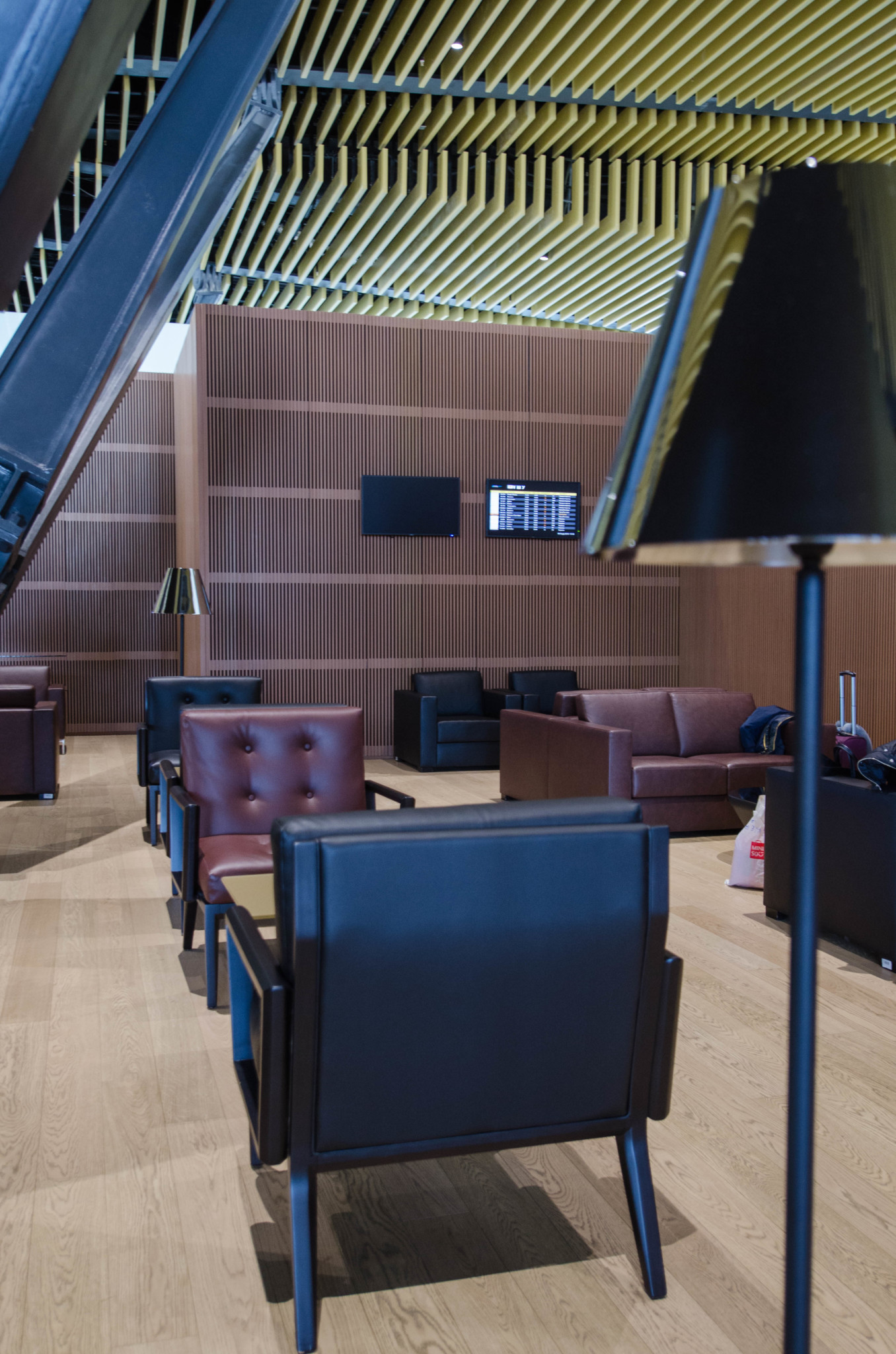 Schicke Business Class Lounge von Air Astana