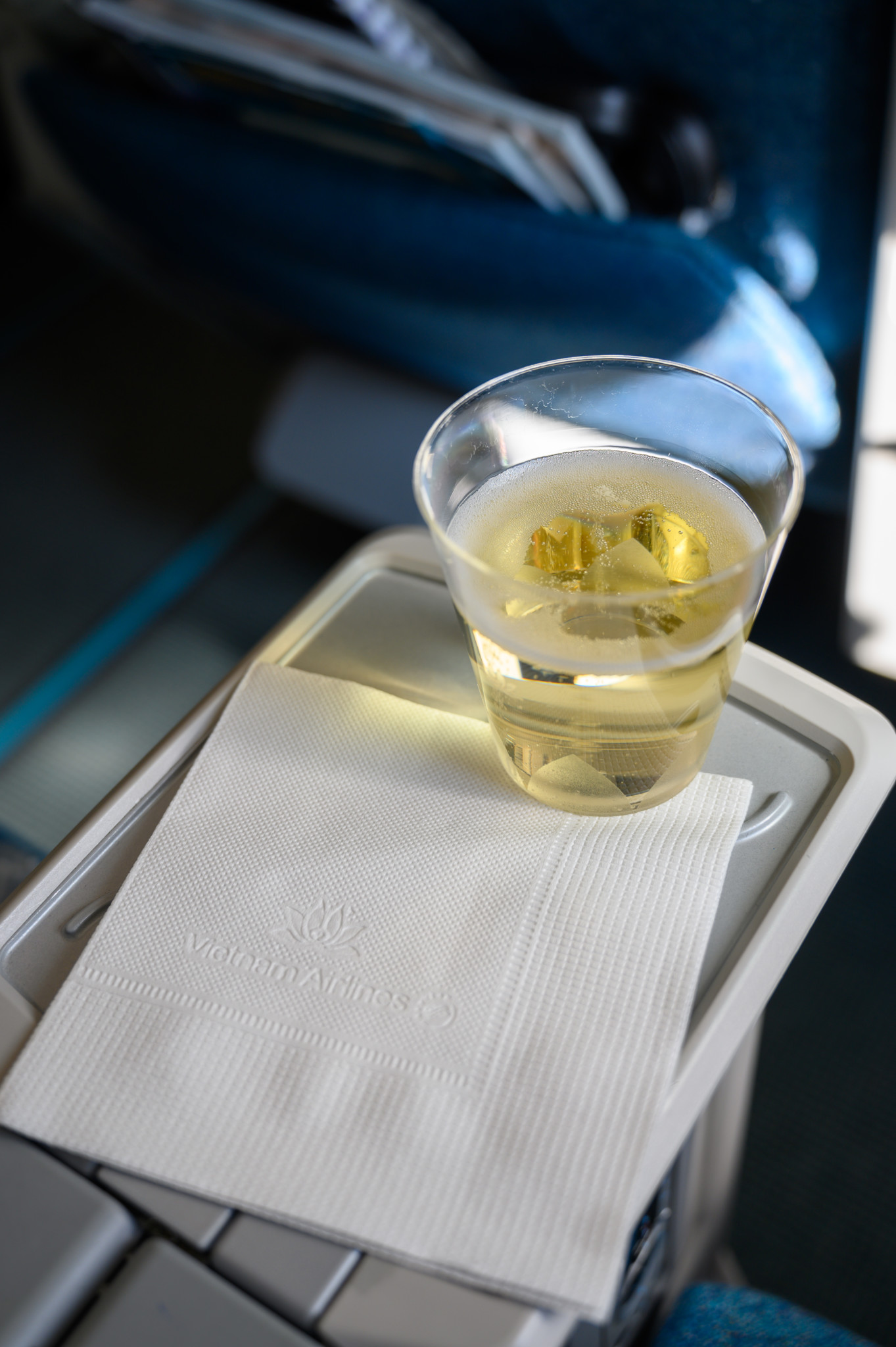 Champagner in der Vietnam Airlines Premium Economy