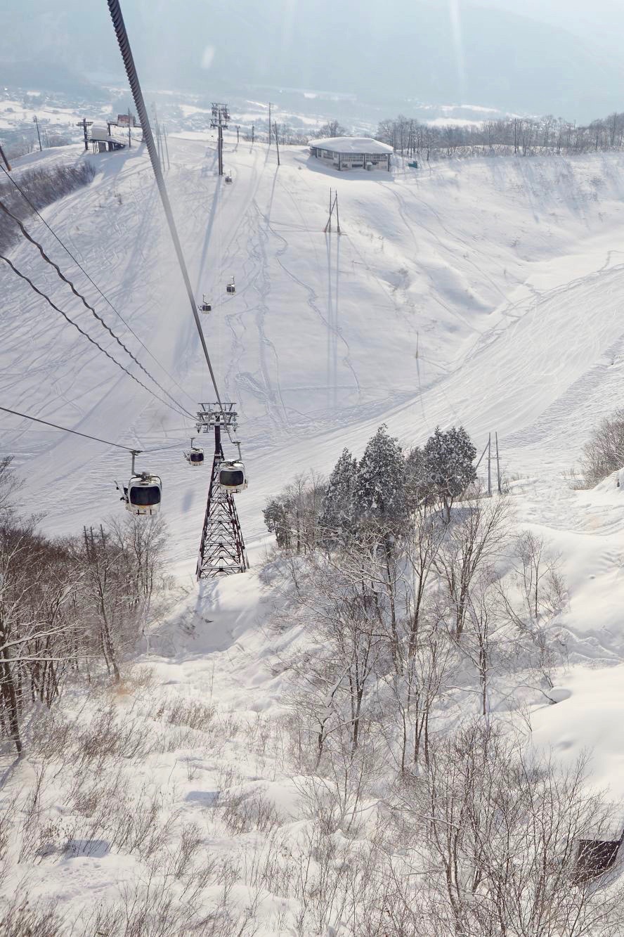 Mit der Seilbahn geht es ins Skigebiet von Nagano