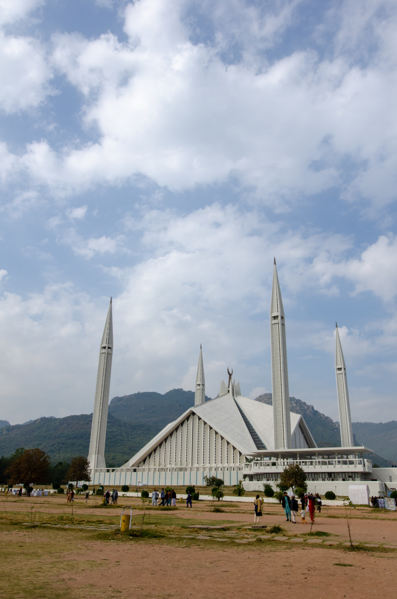 Die Pakistan Rundreise startet meist in Islamabad an der Faisal Moschee