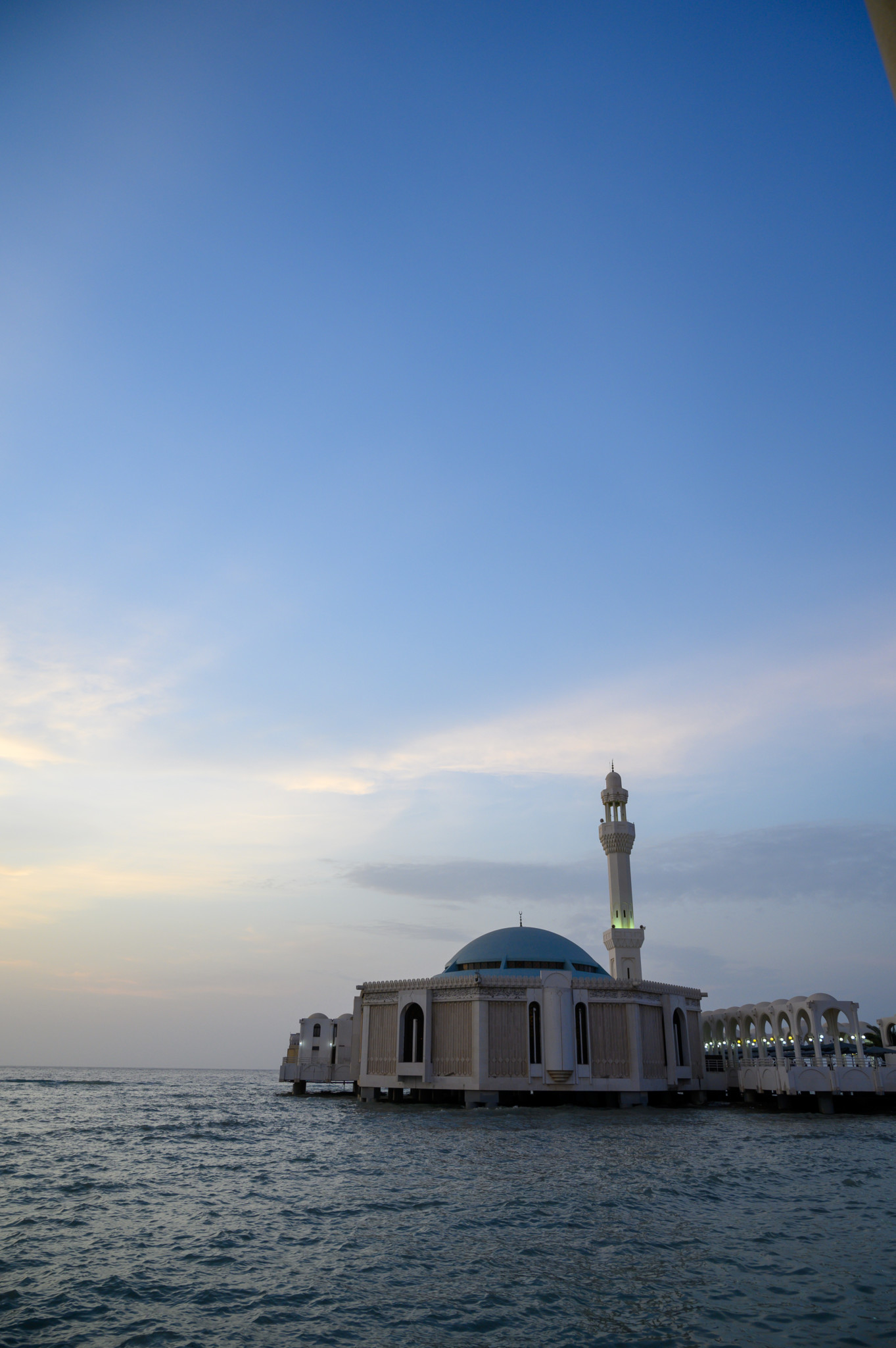 Floating Mosque Sehenswürdigkeit im Saudi Arabien Urlaub