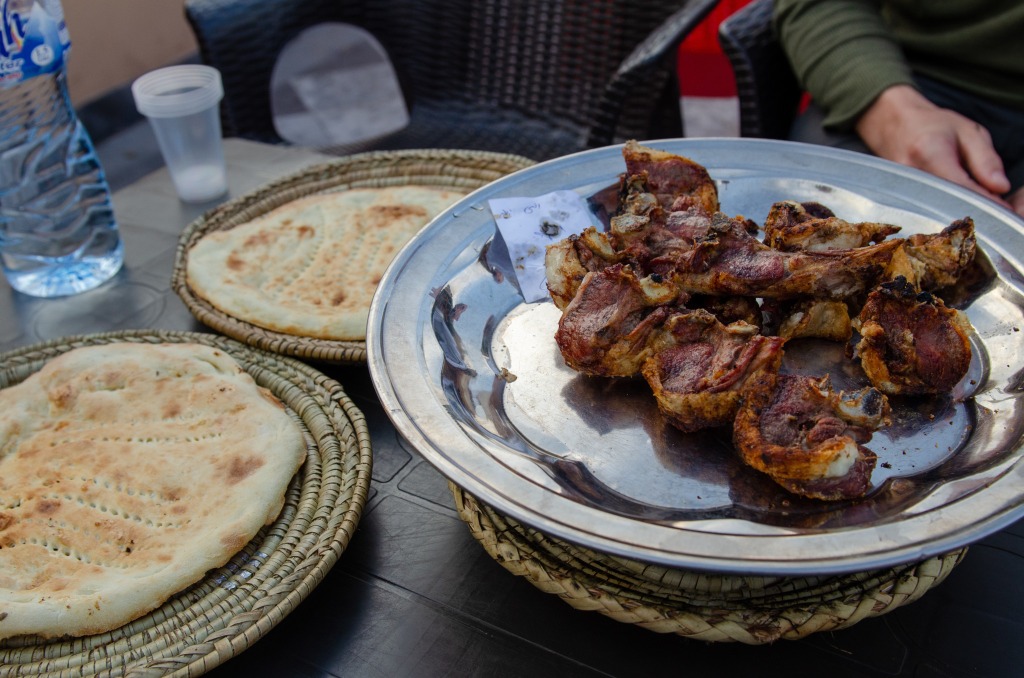 Zum pakistanischen Essen gehören auch die Lammgerichte in Peschawar