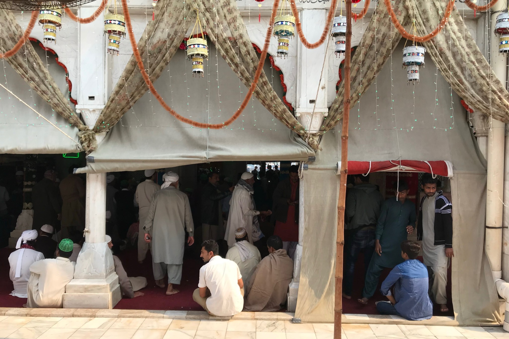 Gebet im Schrein von Lahore