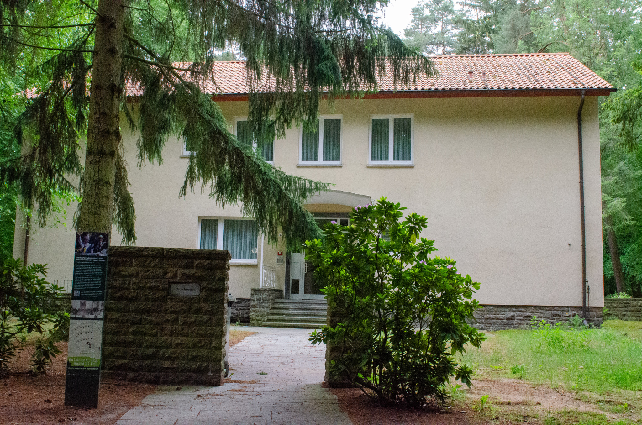Das Honeckers Haus in der Waldsiedlung Wandlitz zählen viele zu den interessantesten Ausflugszielen in Brandenburg