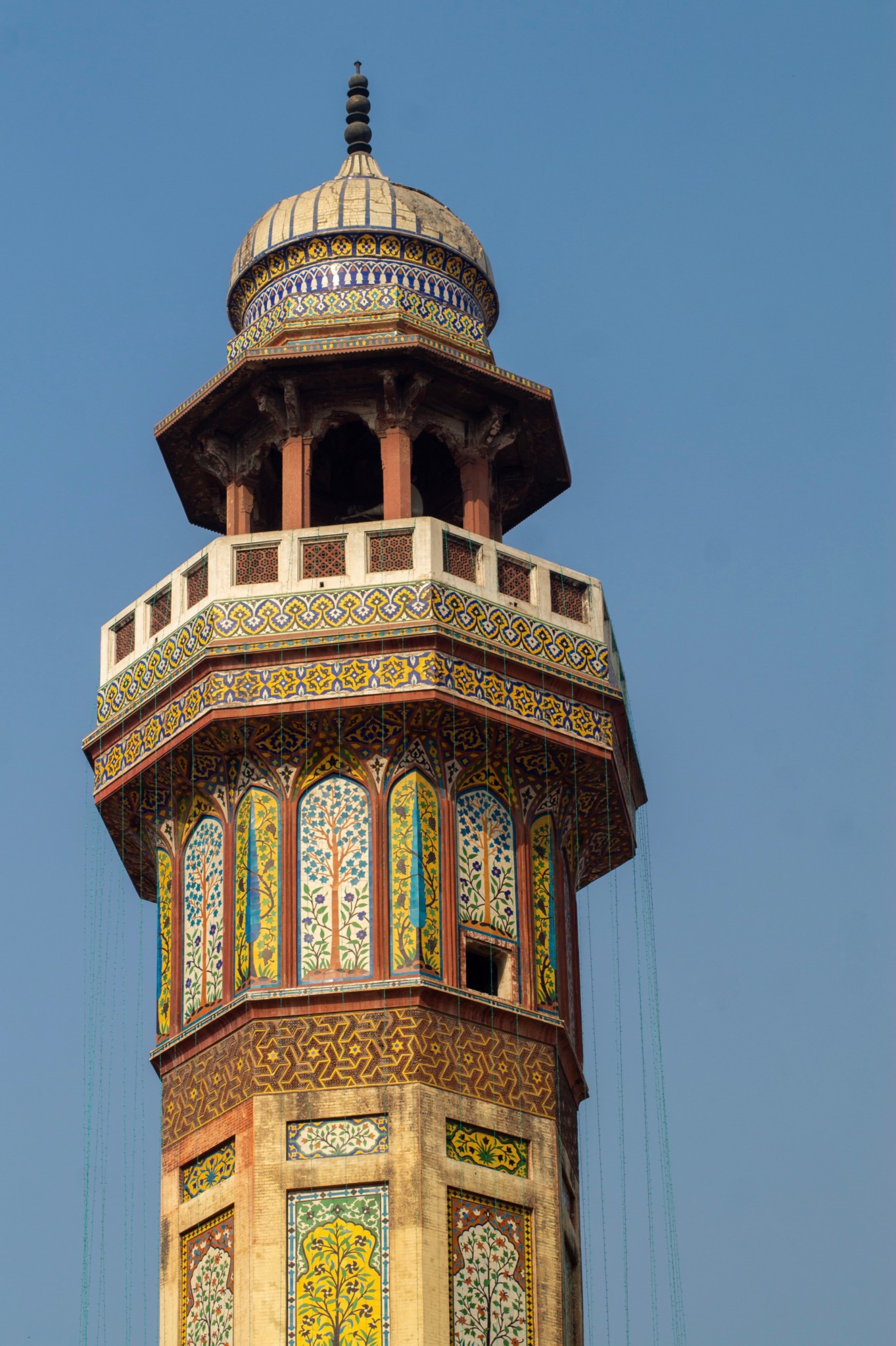 Minarett der Wazir Khan Moschee in der Walled City