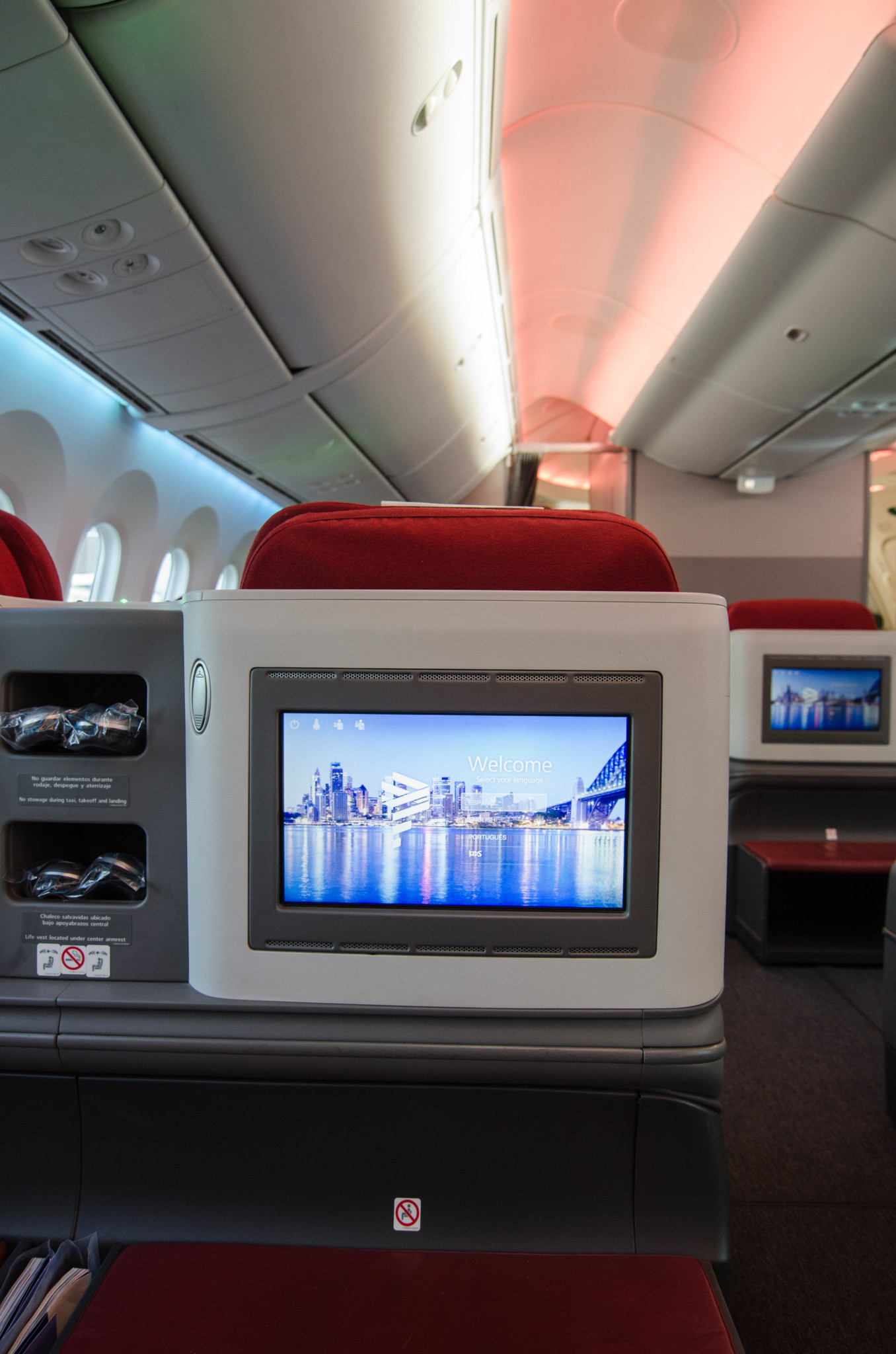 Monitor in den Sitzen der Business Class im Dreamliner