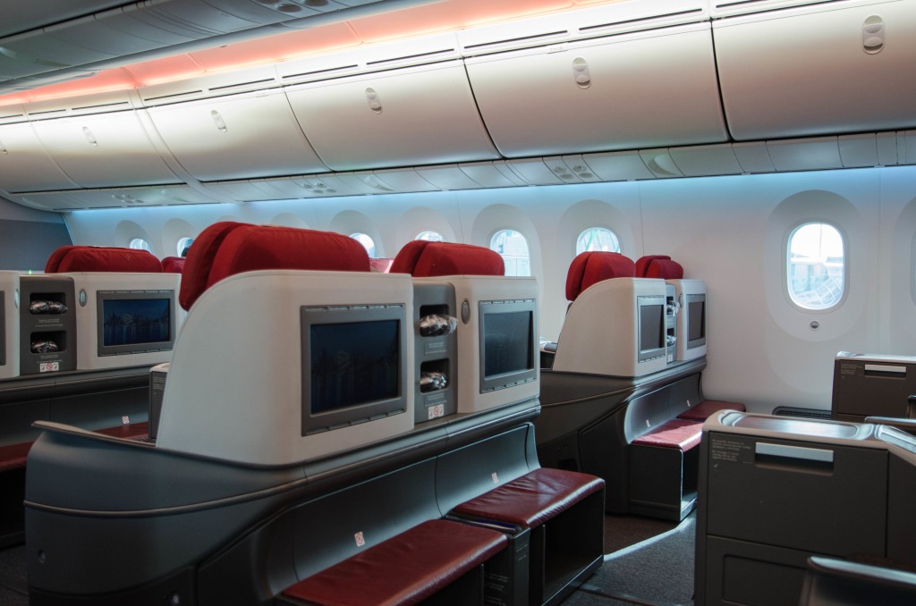 Monitore der Sitze im Dreamliner von Latam