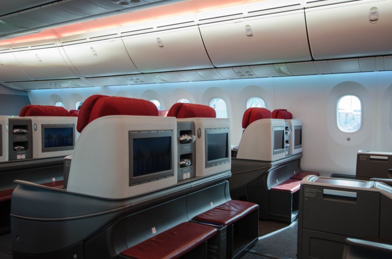 Monitore der Sitze im Dreamliner von Latam