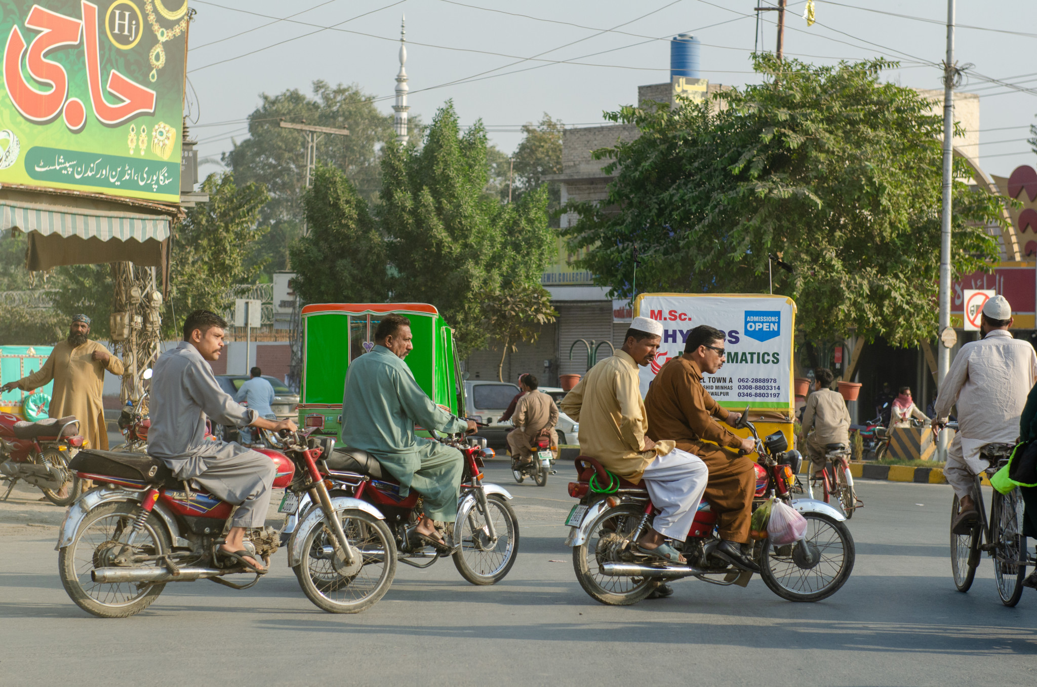 Verkehrschaos gehört zu Pakistan dazu