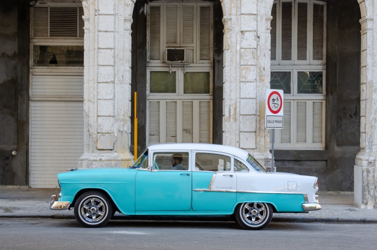 Oldtimer gehören zu Havanna in Kuba dazu