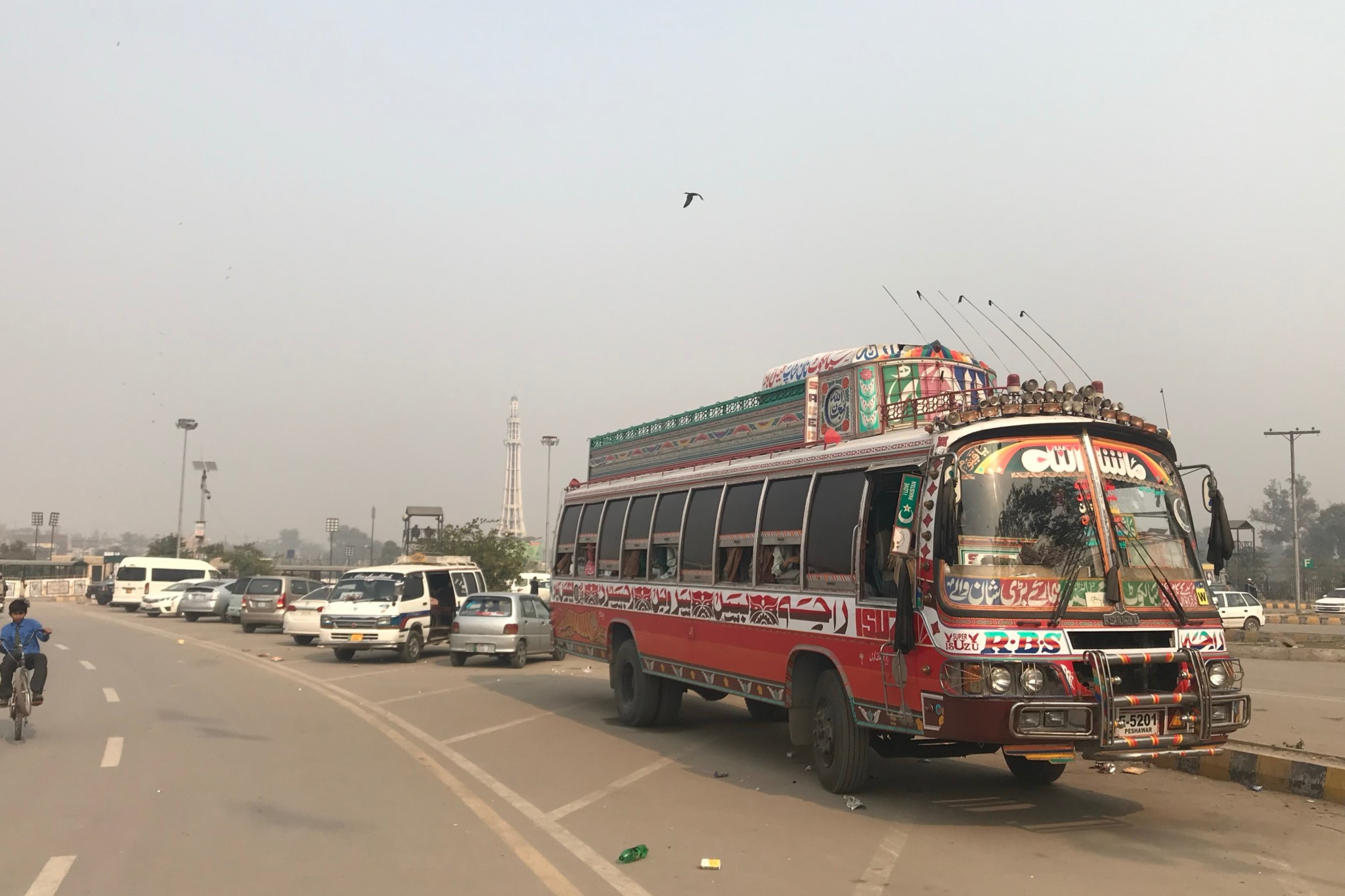 Mit dem Bus kann man durch die Stadt fahren