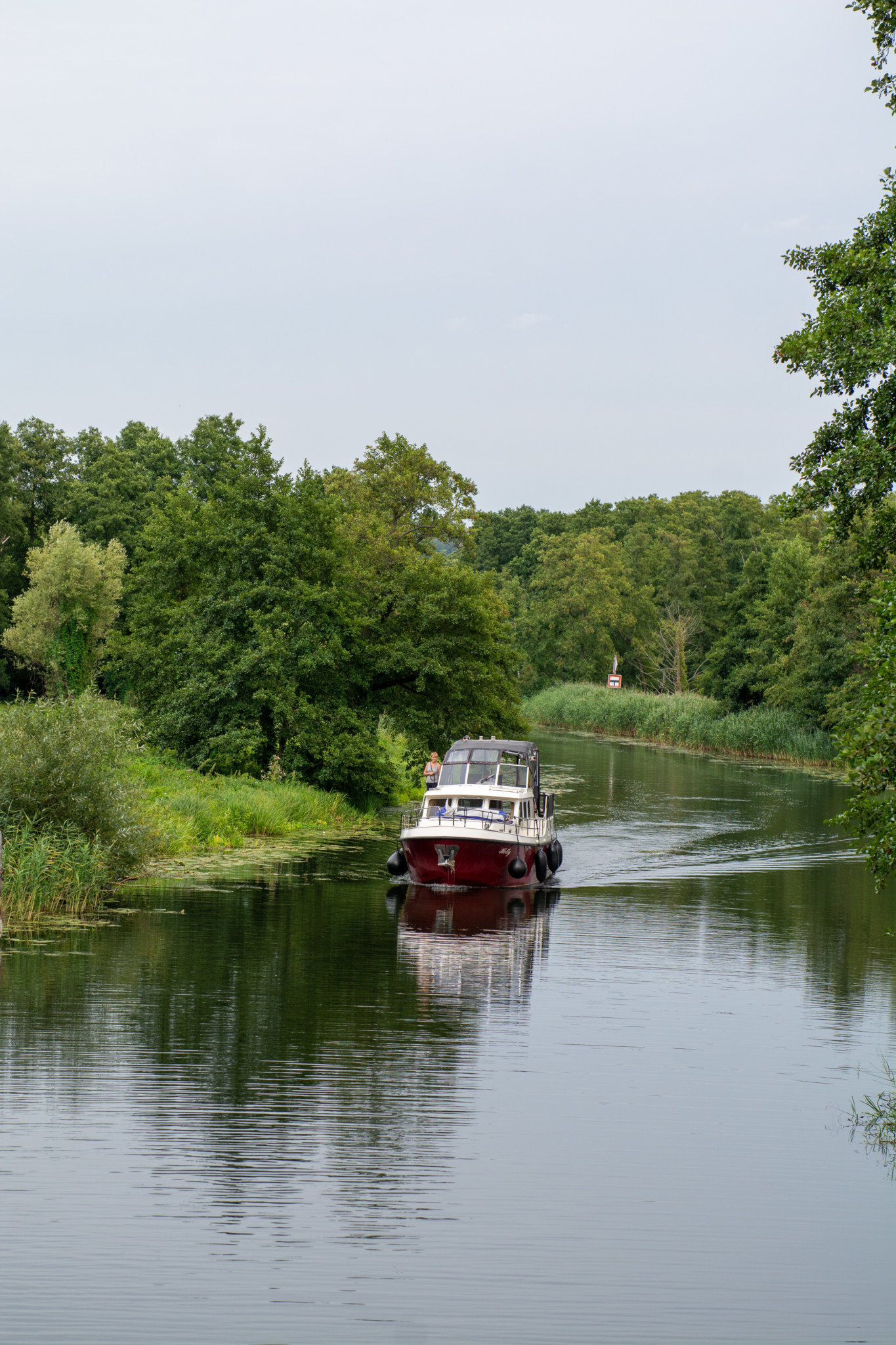 Wasser rund um das Schiffshebewerk Niederfinow