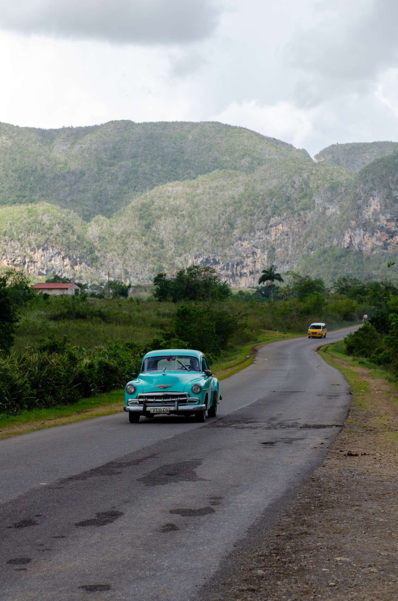 Oldtimer im Valle de Vinales in Kuba