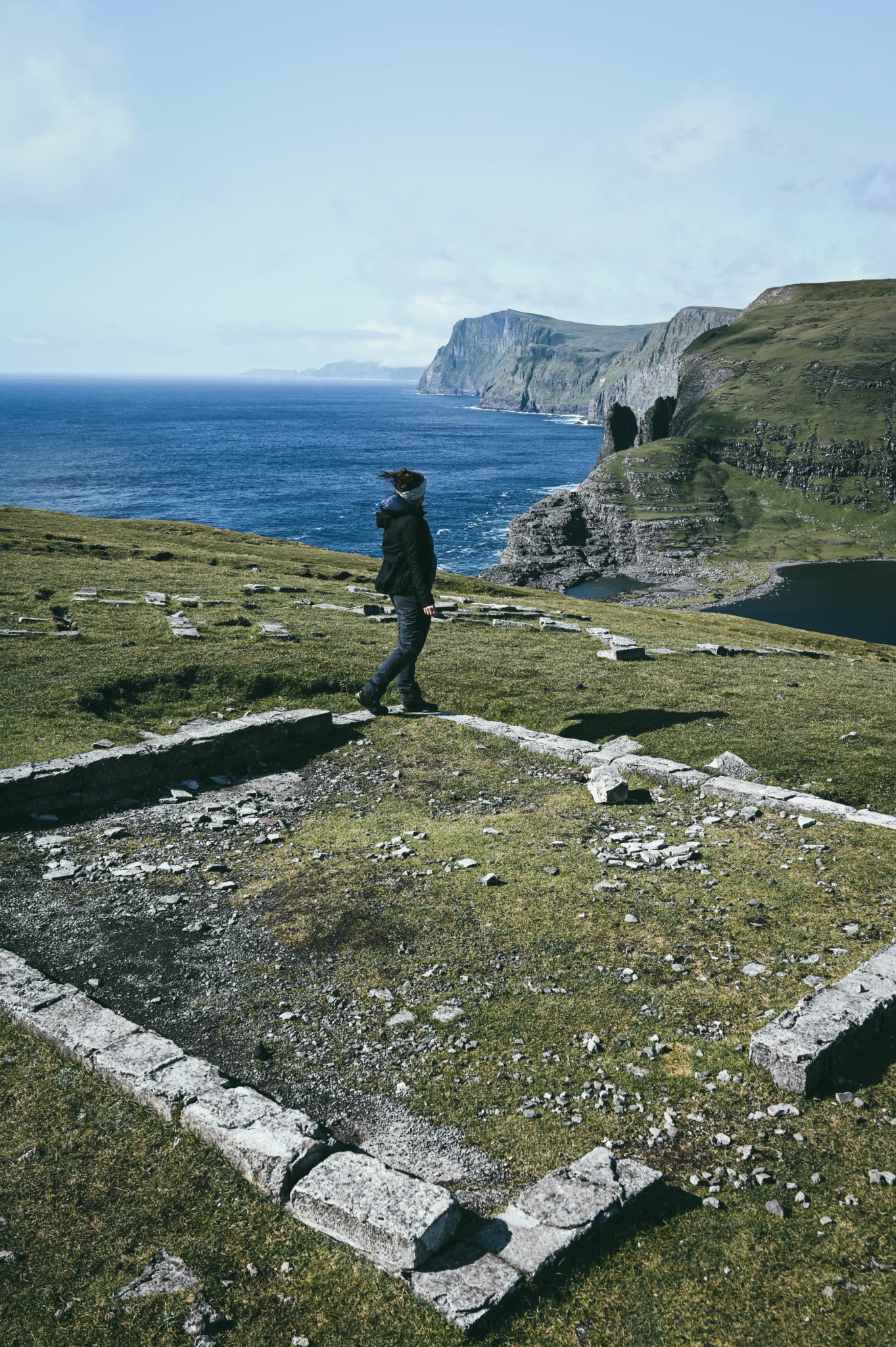 Beliebter Fotostopps: Sørvagsvatn und Trælanípa