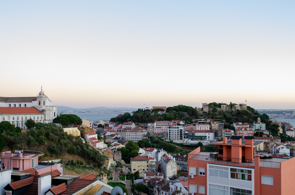 Ausblick über die Lissabon Sehenswürdigkeiten von einem Miradouro aus