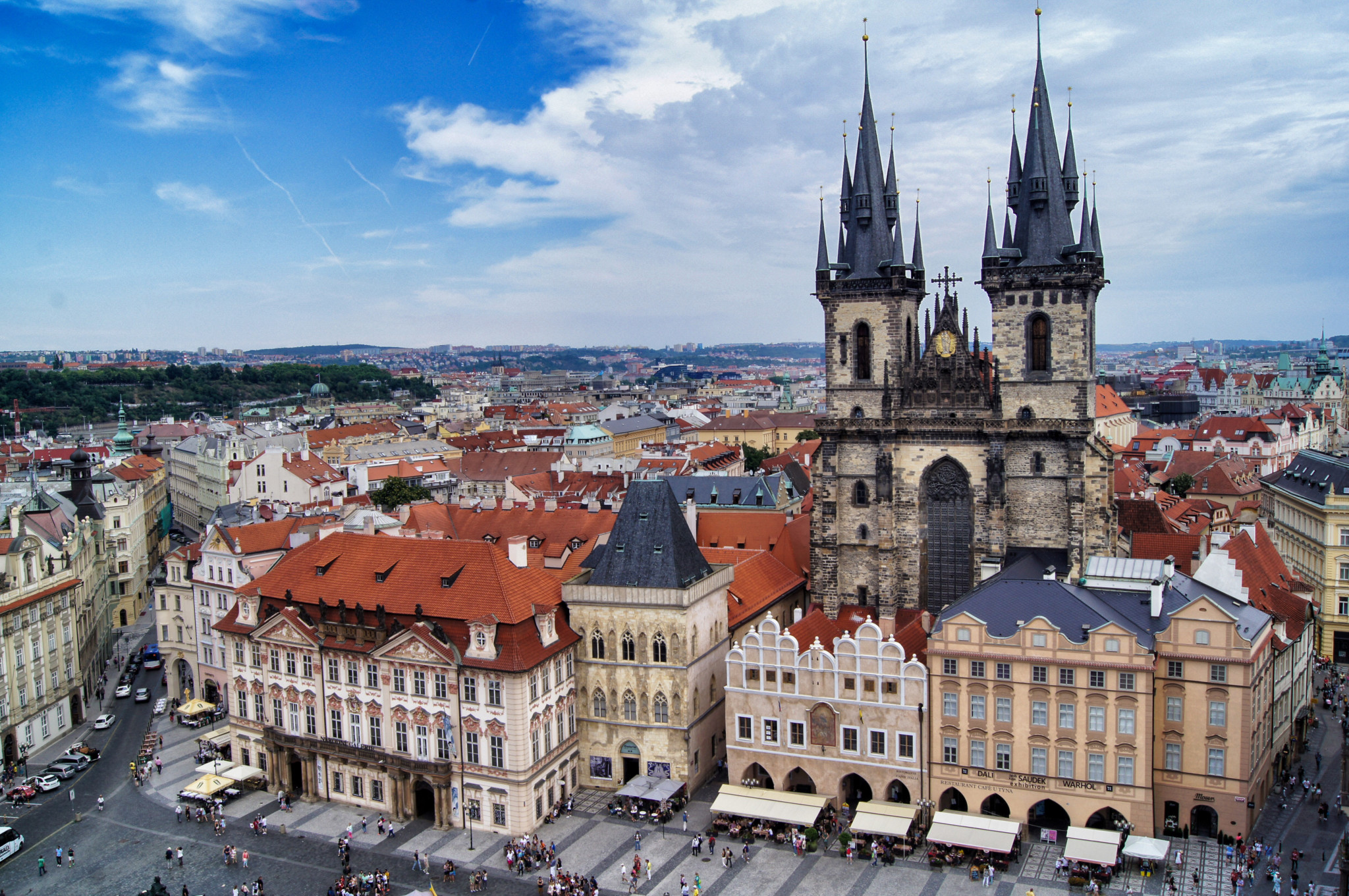 Ausblick auf die Altstadt von Prag mit Sehenswürdigkeiten