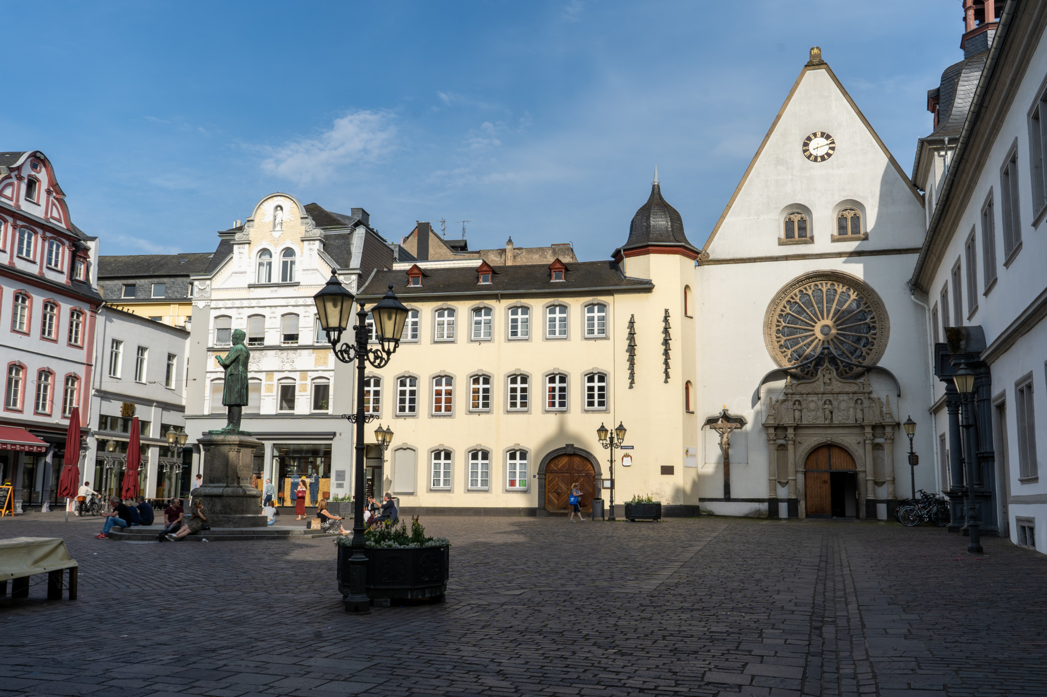 Für uns ein wichtiger Koblenz Tipp: Aperol auf dem Jesuitenplatz