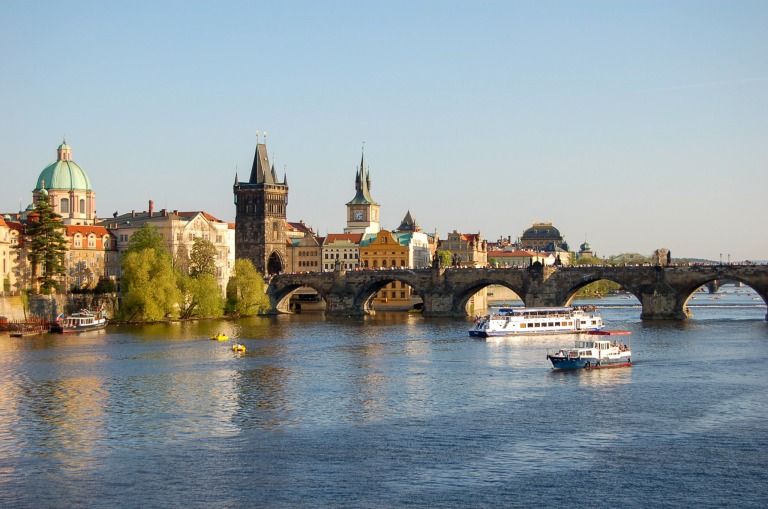 Die Karlsbrücke gehört zu den größten Prag Sehenswürdigkeiten