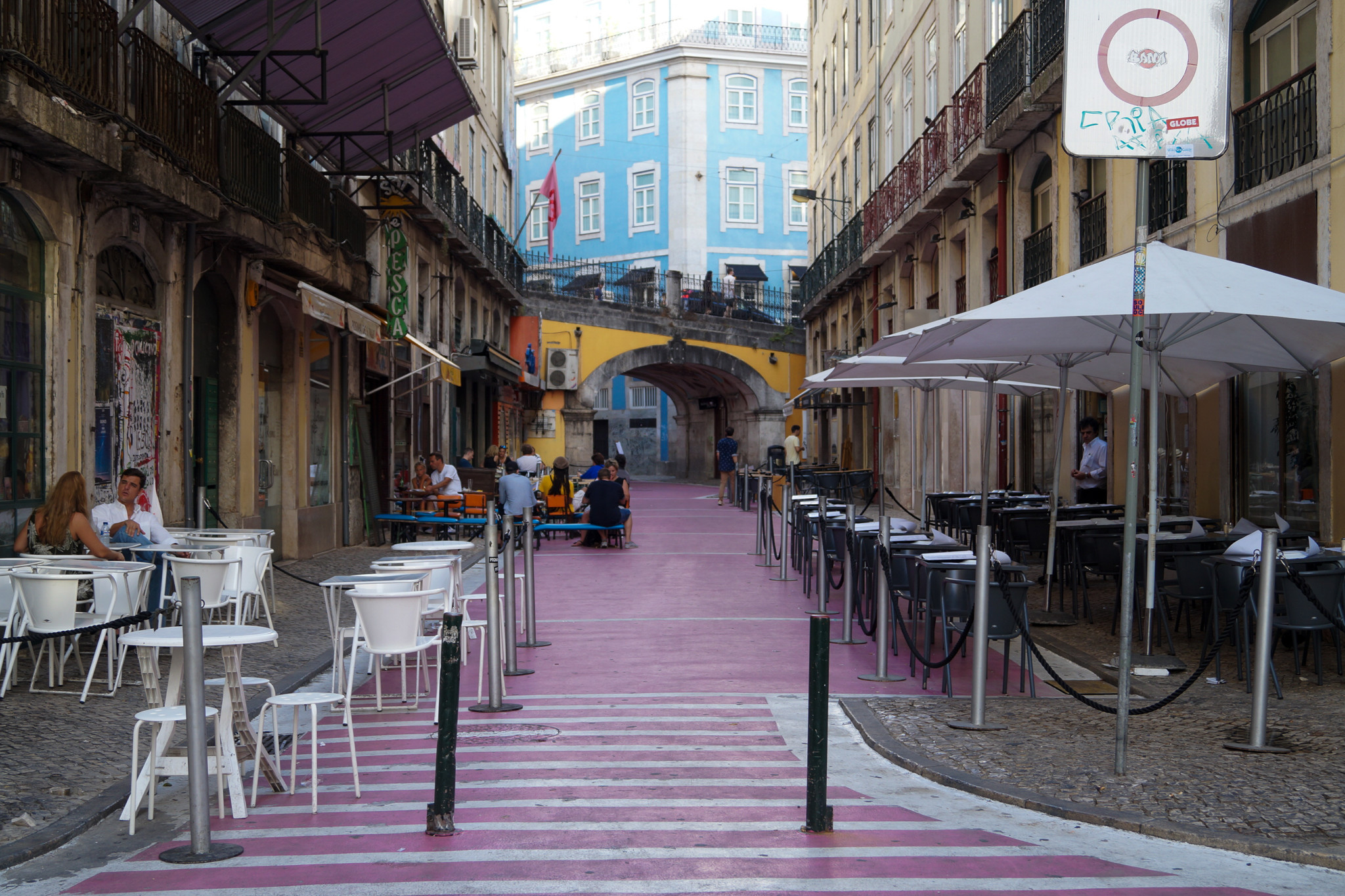 Pink Street ist einer der touristischeren Lissabon Tipps