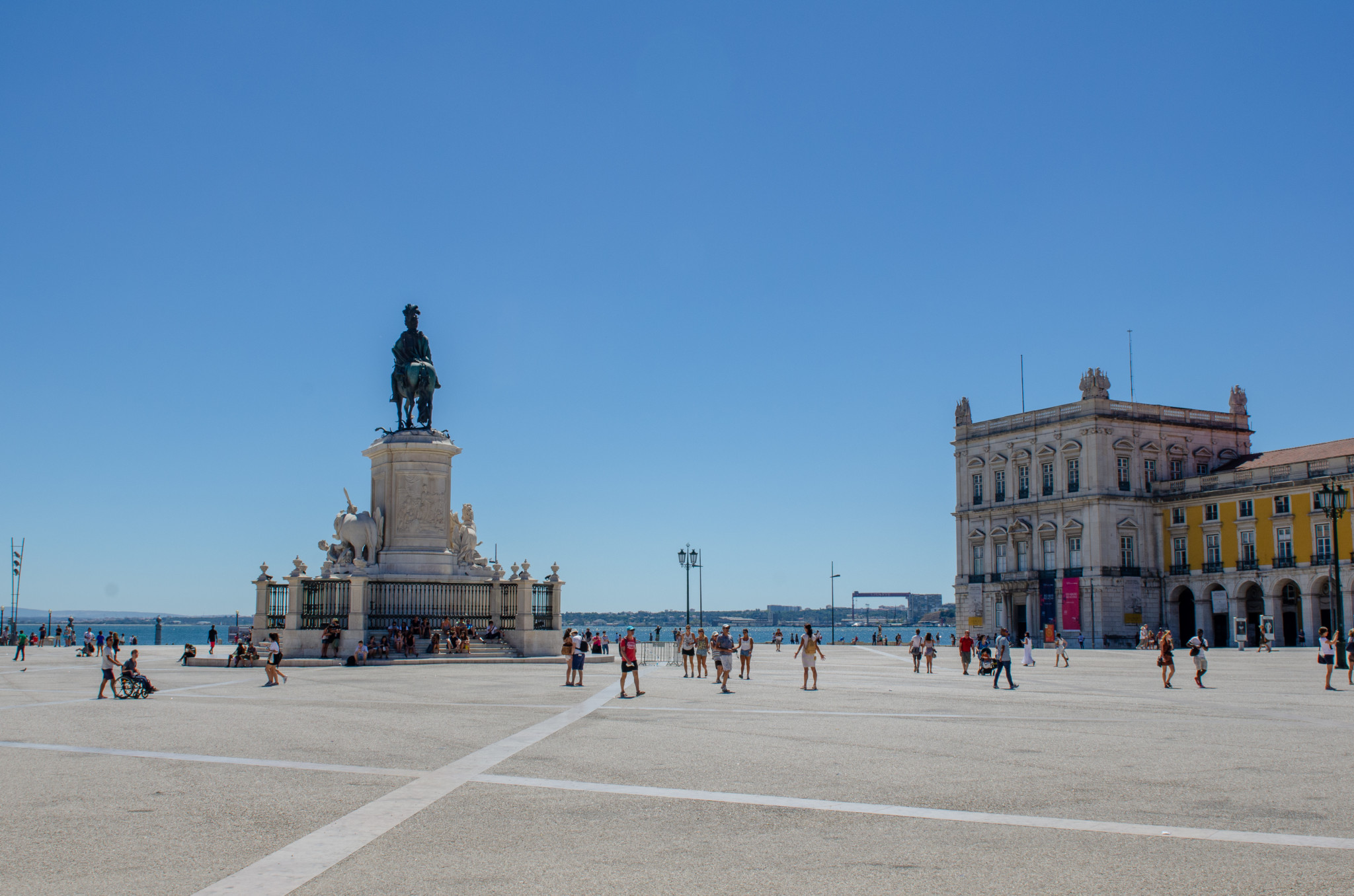 Der Platz Praça do Comércio