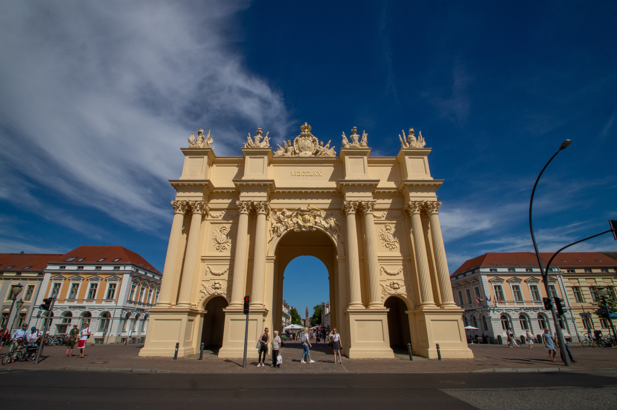 Nicht verwechseln: Ein Brandenburger Tor gibt's auch in Potsdam.