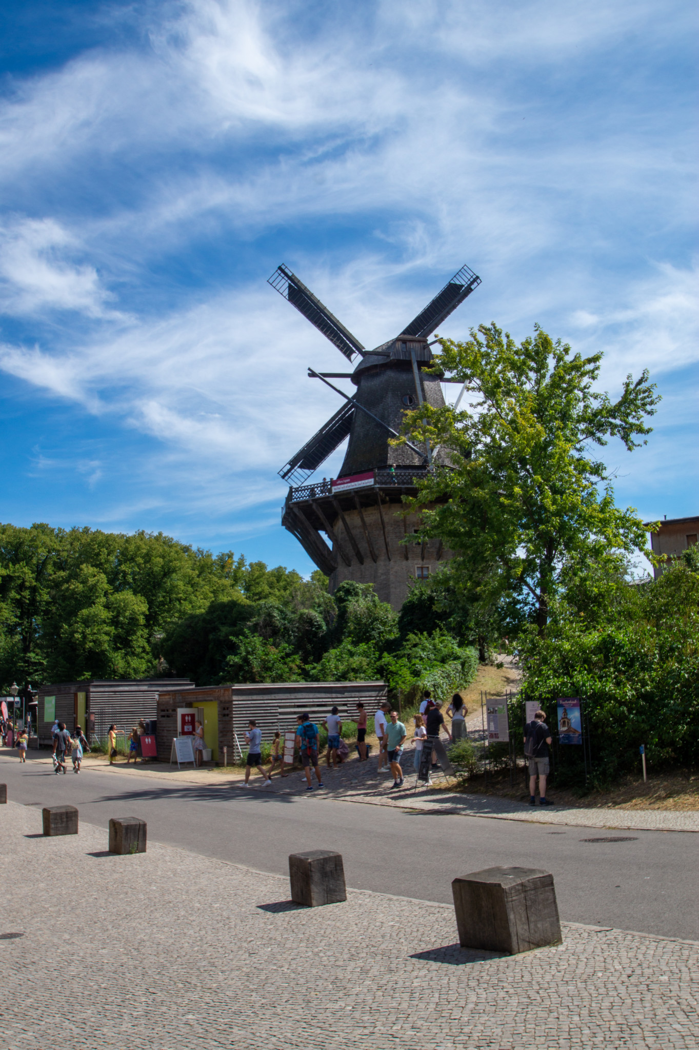 Die historische Windmühle befindet sich am Eingang vom Schloss Sanssouci