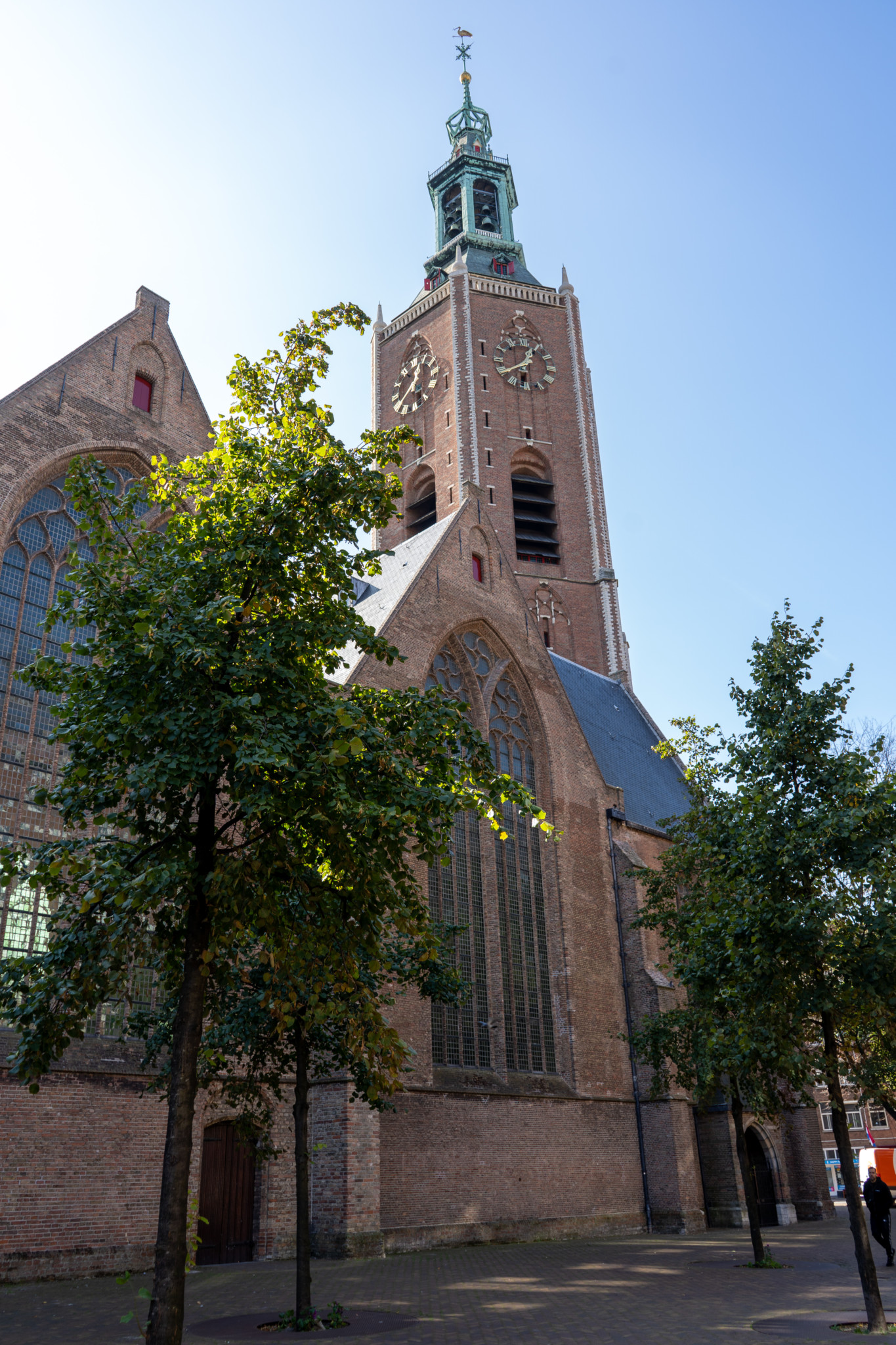 Andere Seite der Groten Kerk in Den Haag