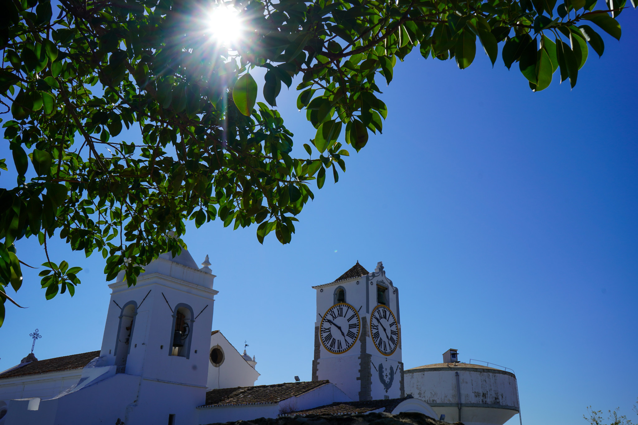 Die Kathedrale in Tavira zählt zu den Sehenswürdigkeiten der Algarve
